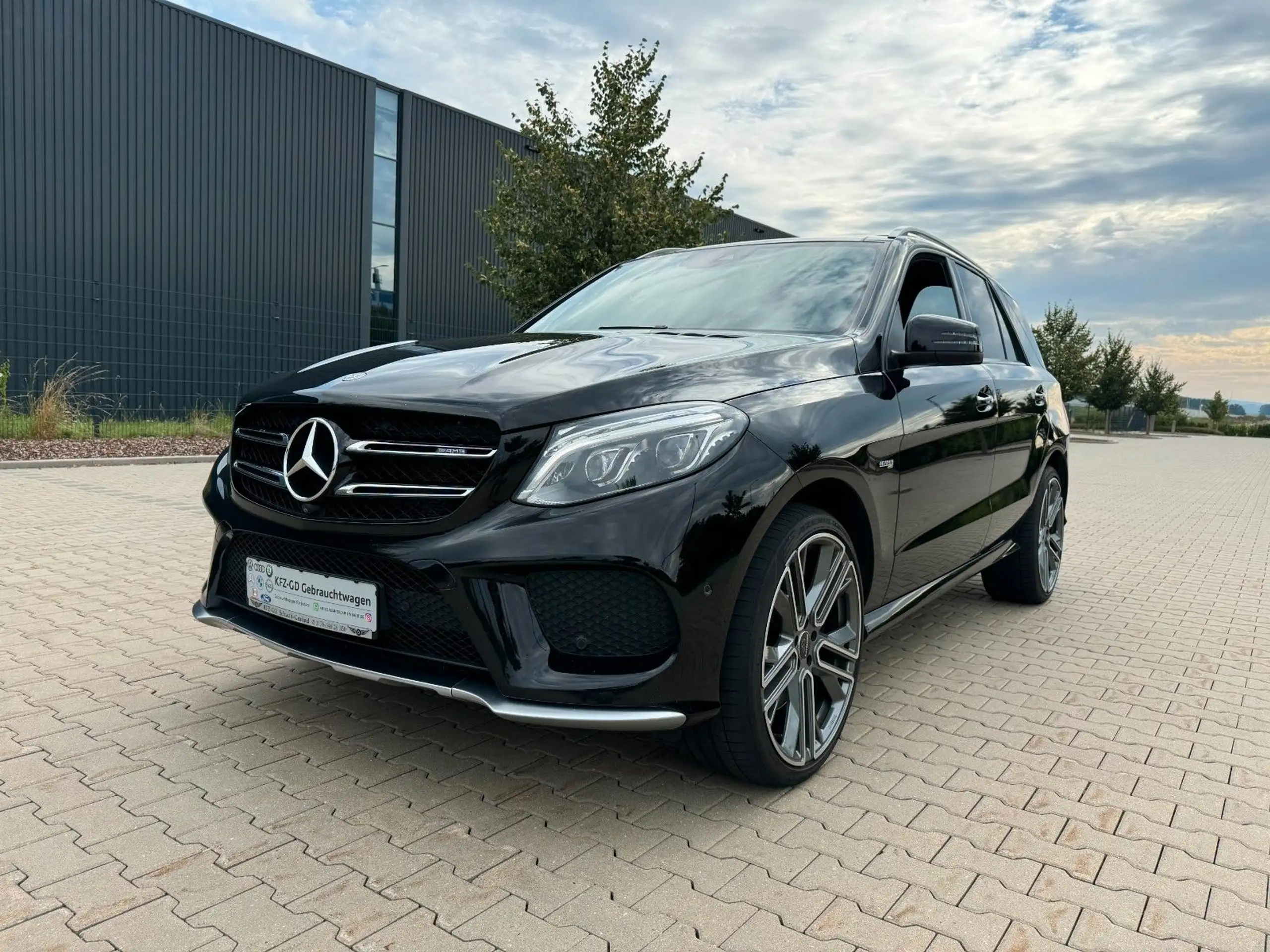 Mercedes-Benz - GLE 43 AMG