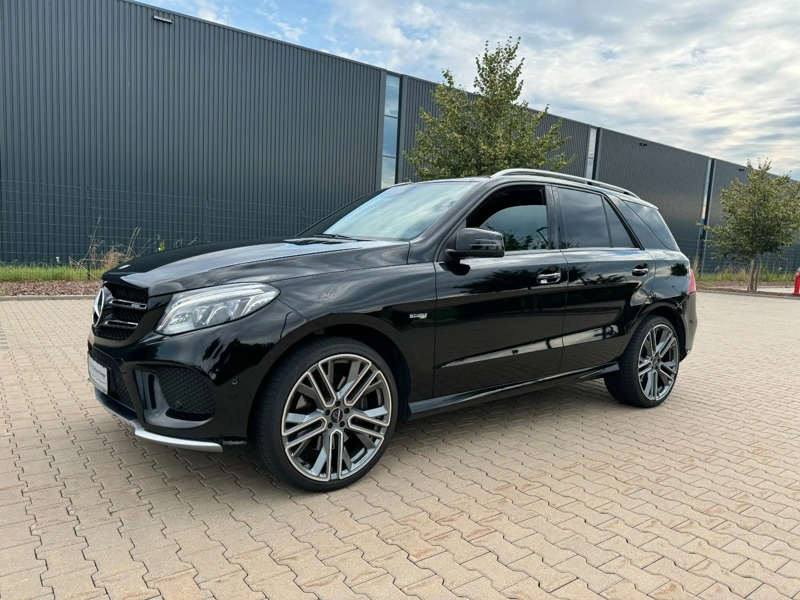 Mercedes-Benz - GLE 43 AMG