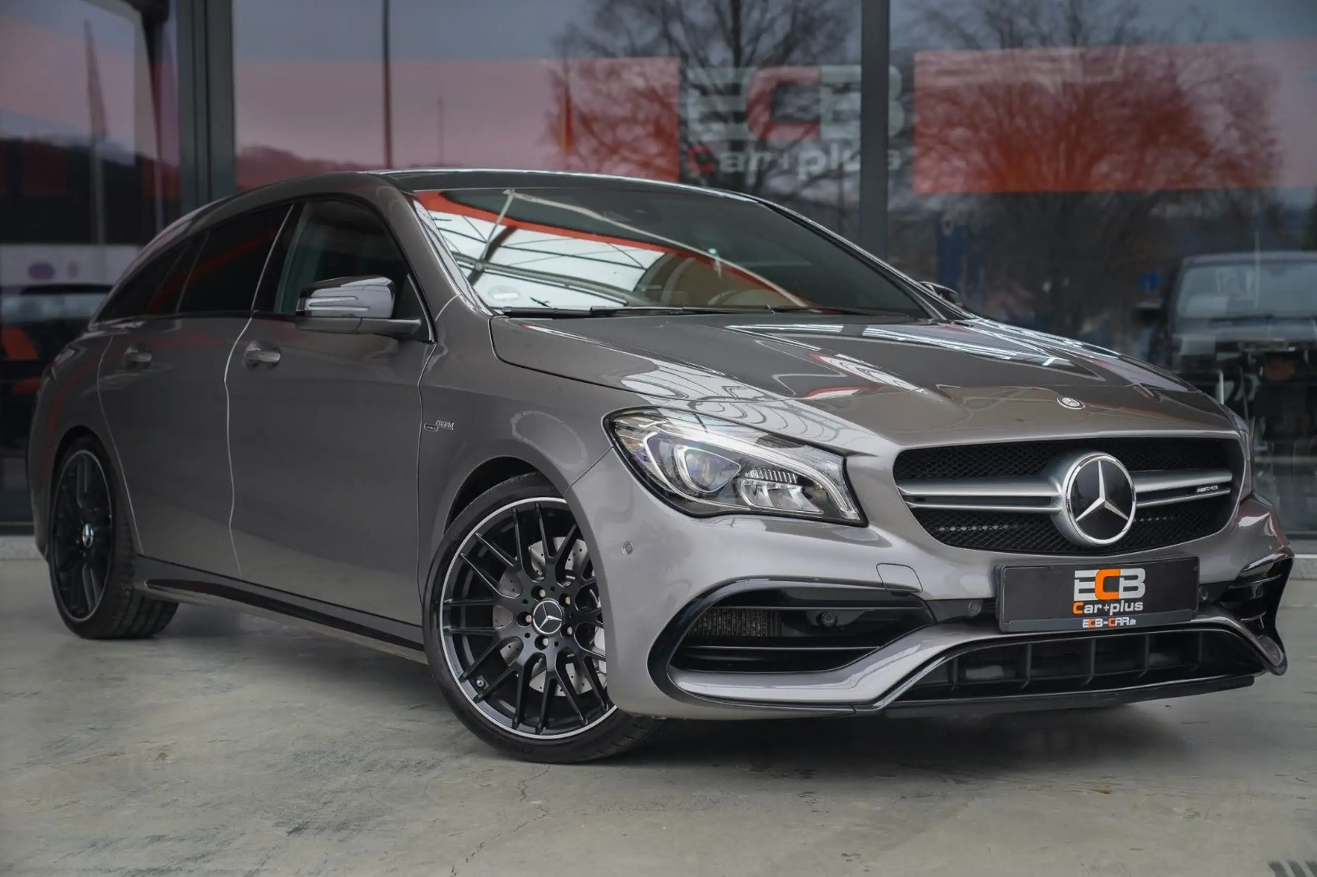 Mercedes-Benz - CLA 45 AMG