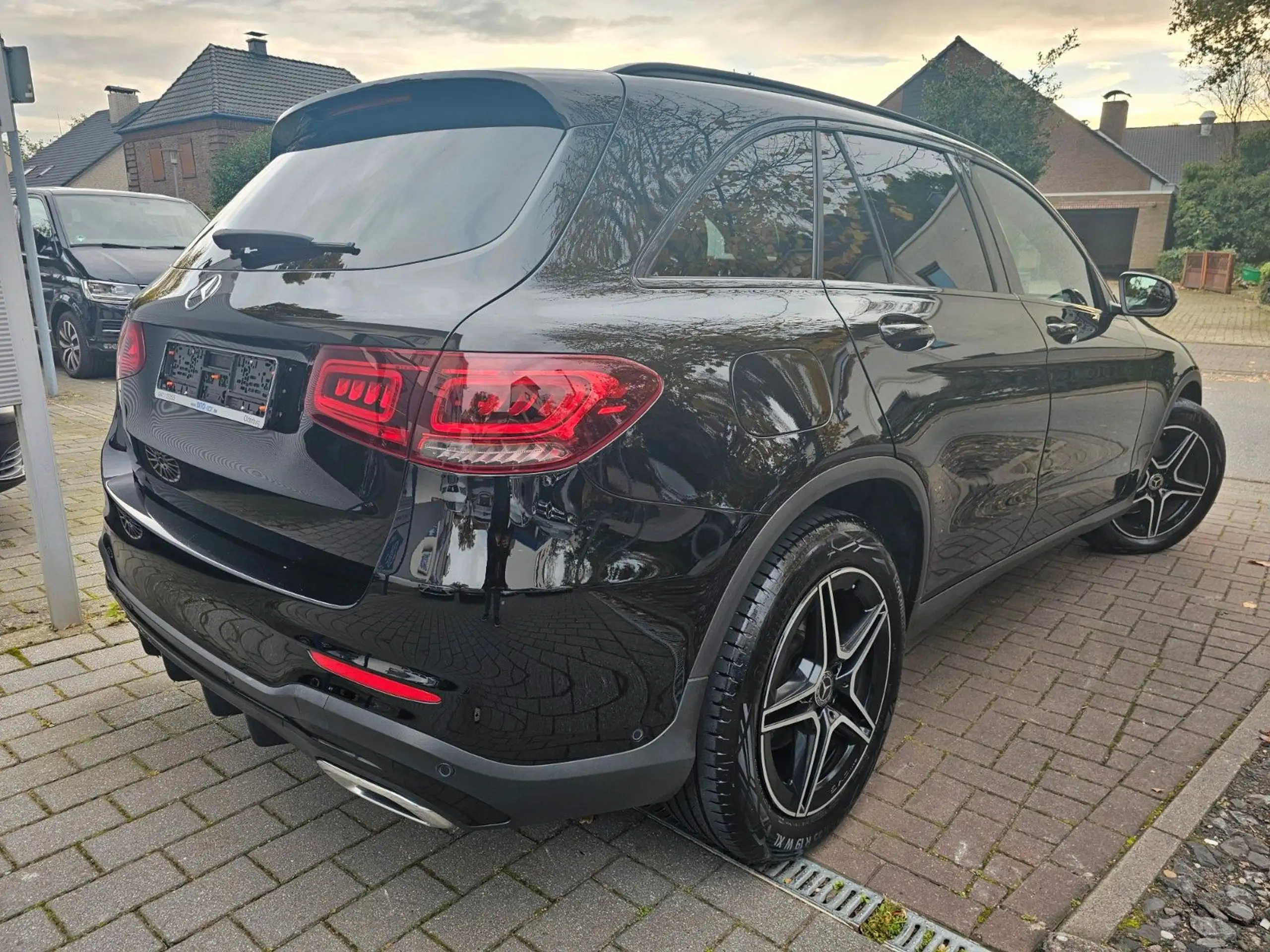 Mercedes-Benz - GLC 200