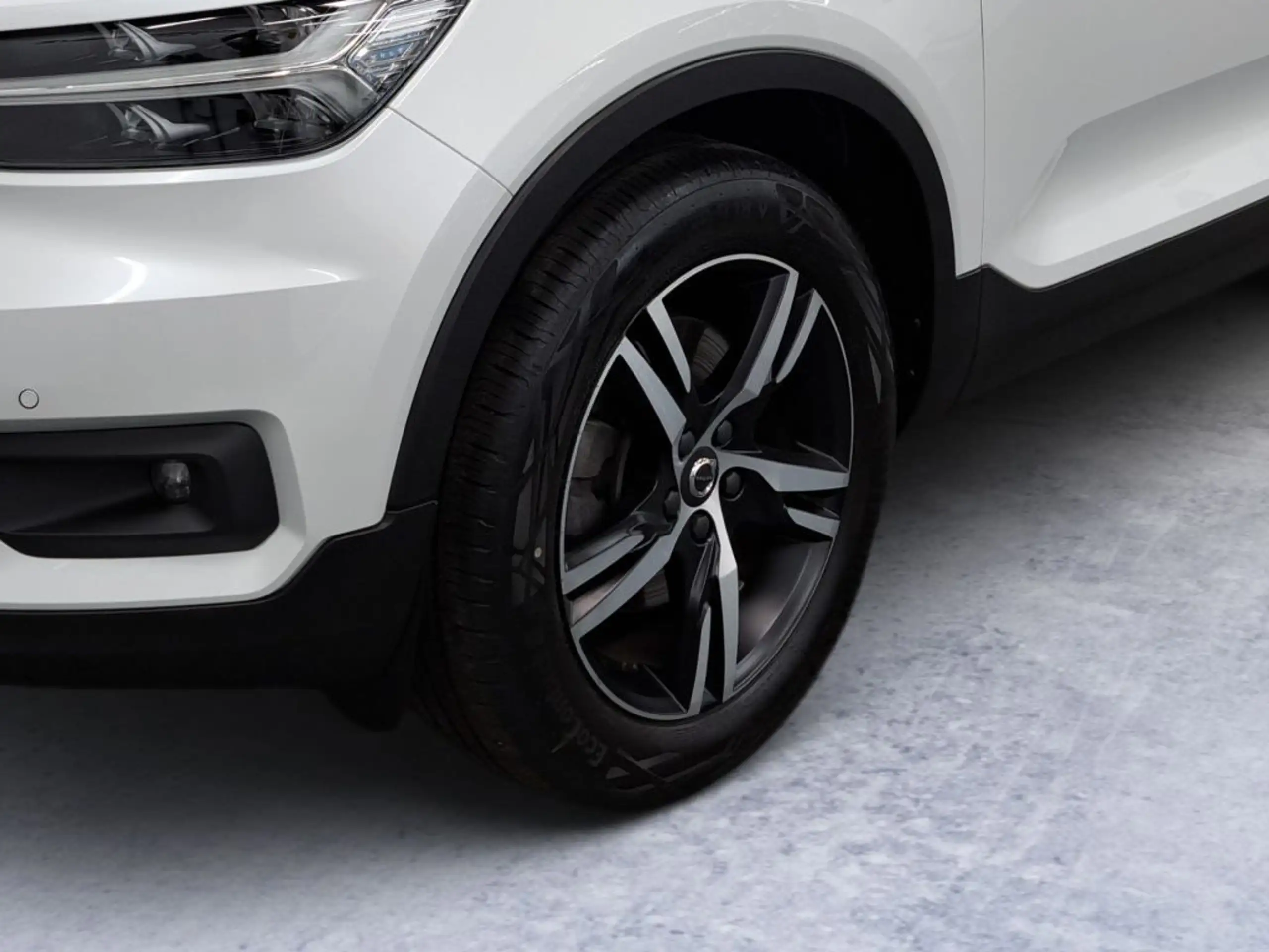 Volvo - XC40