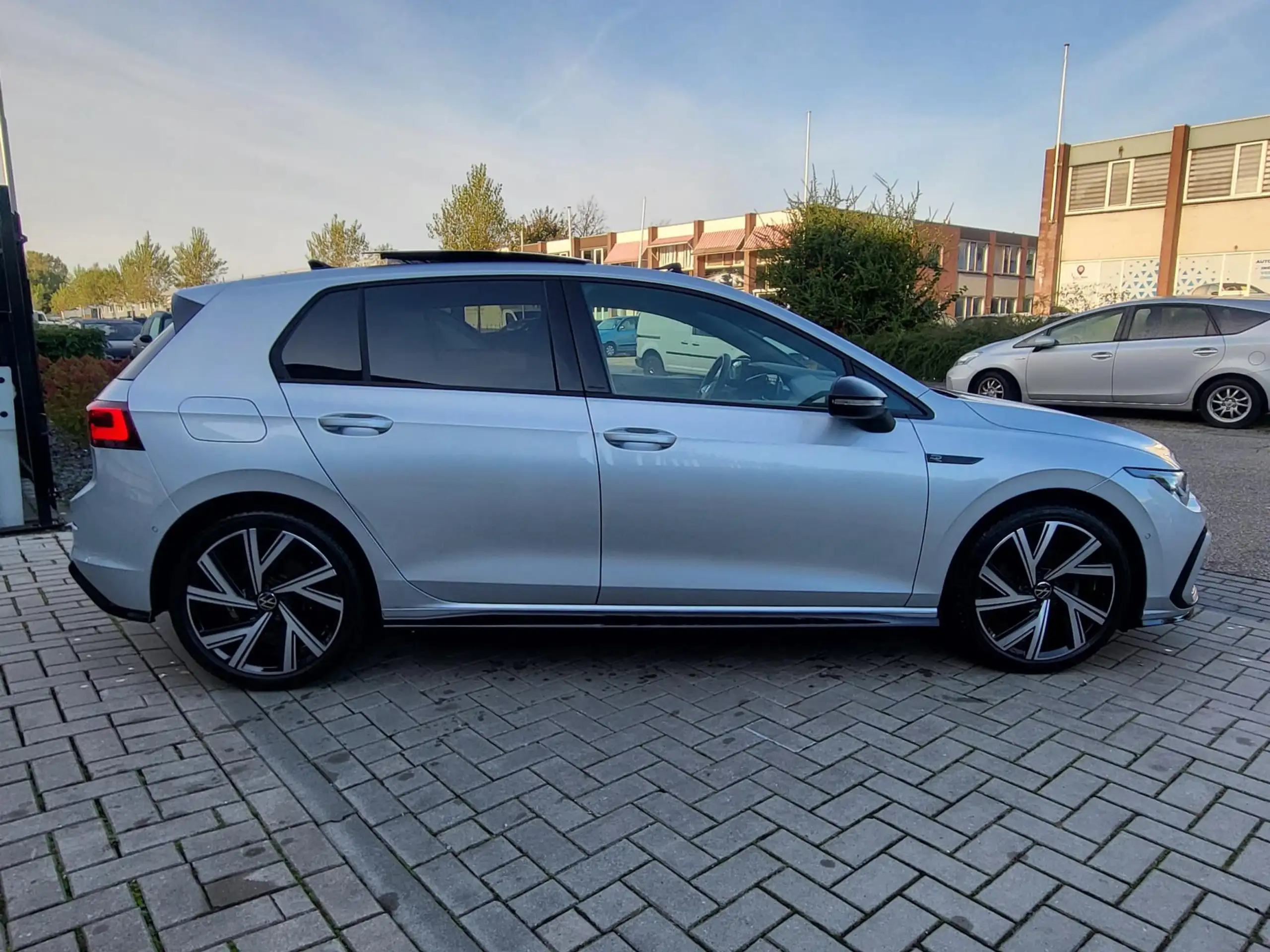 Volkswagen - Golf