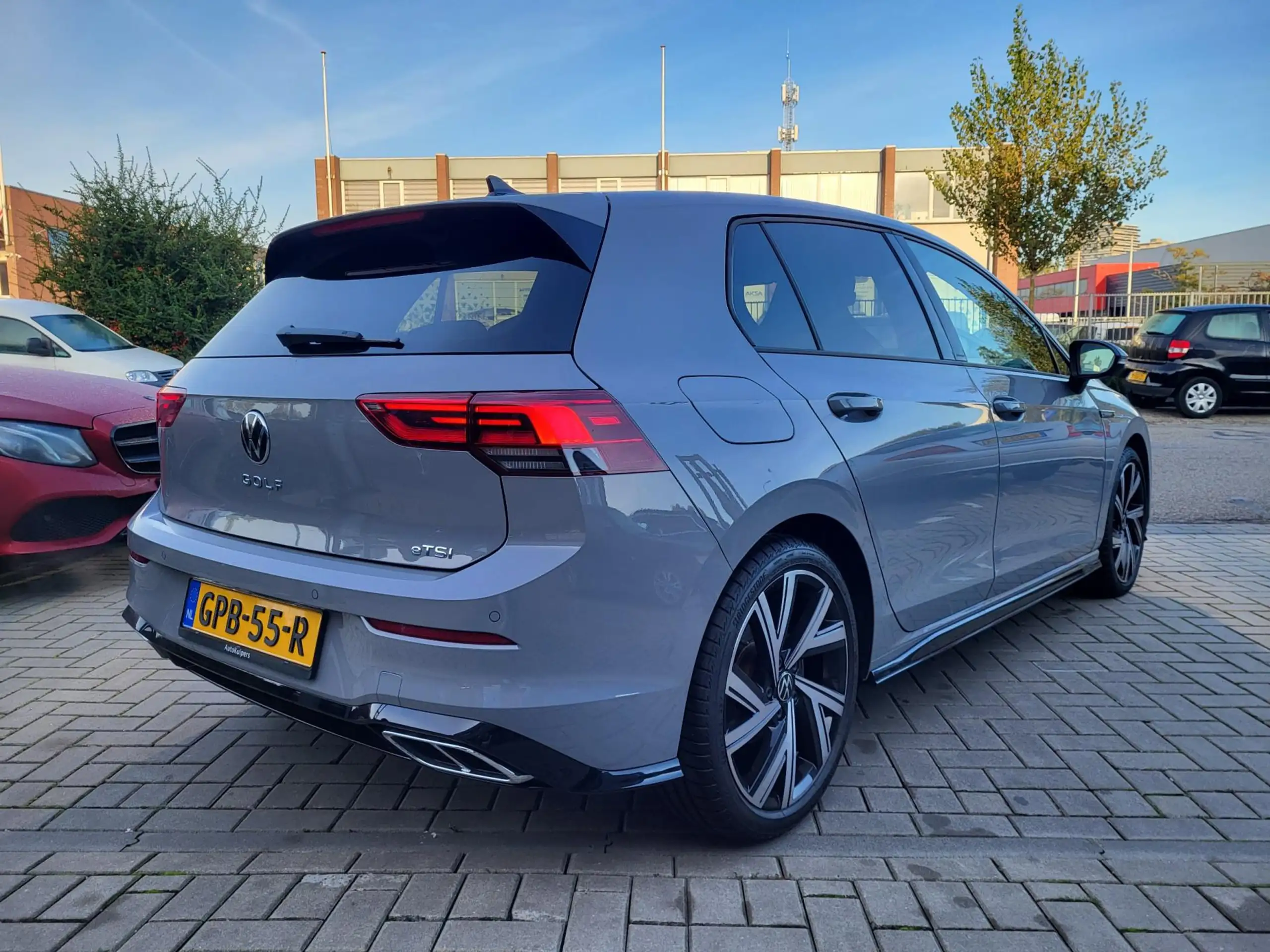 Volkswagen - Golf