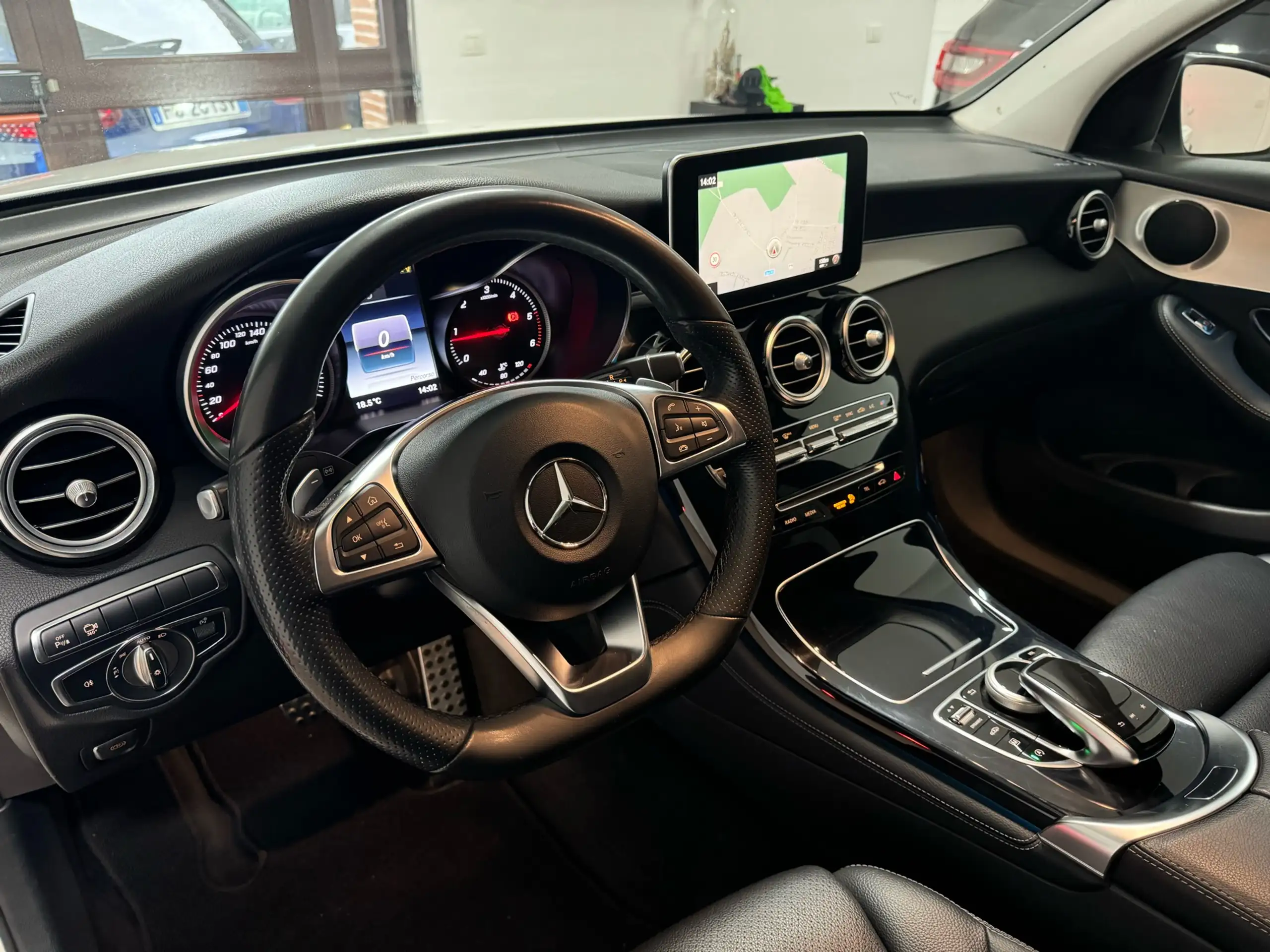 Mercedes-Benz - GLC 250