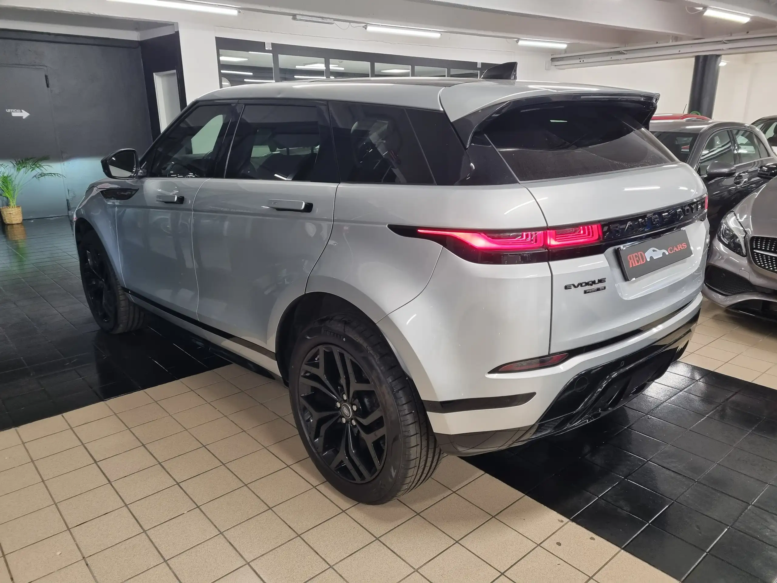 Land Rover - Range Rover Evoque