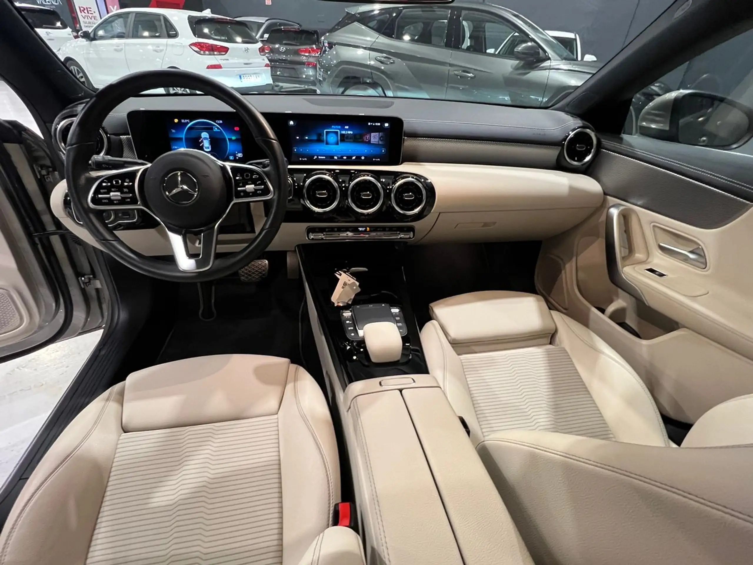 Mercedes-Benz - CLA 200