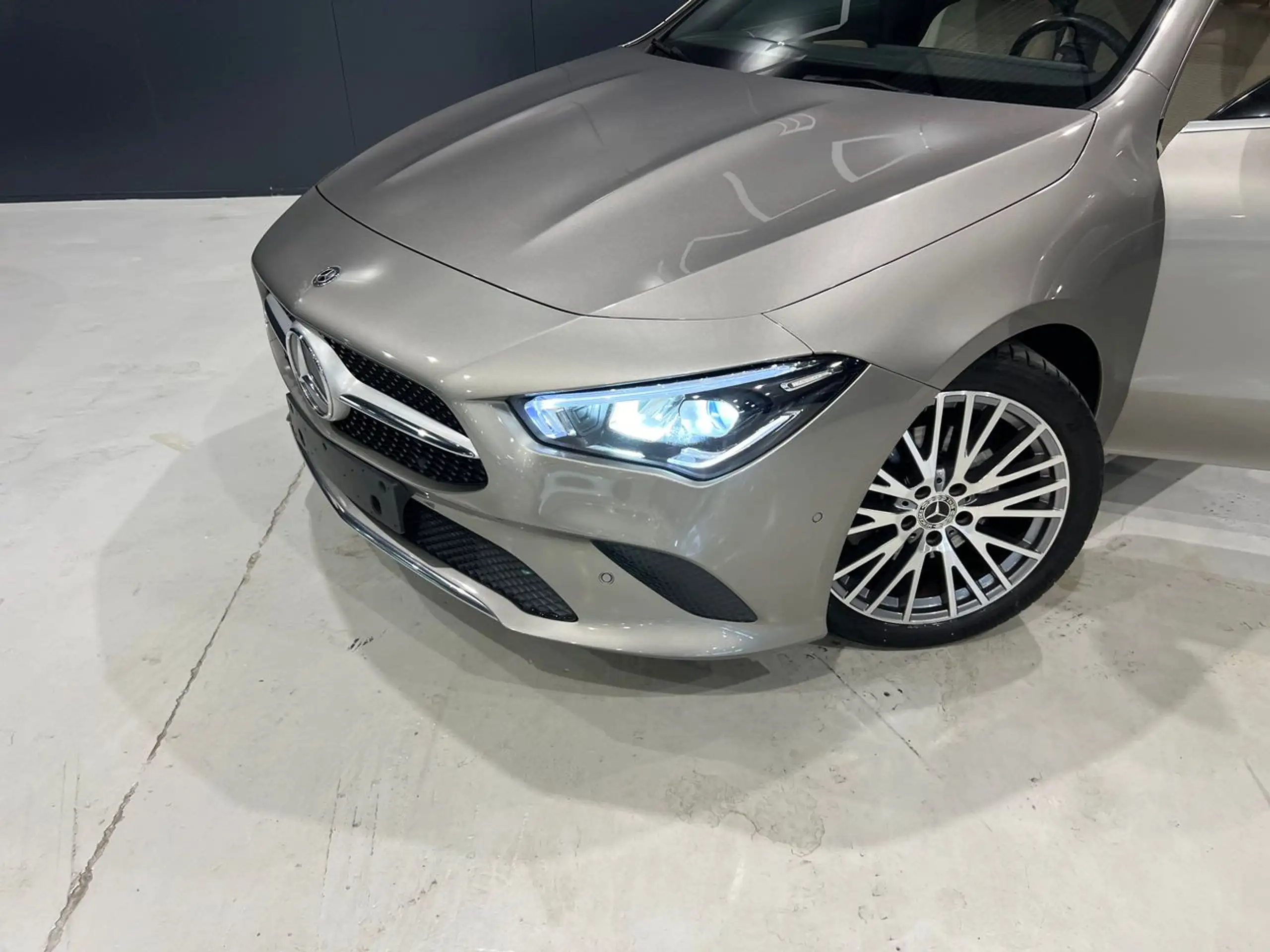 Mercedes-Benz - CLA 200