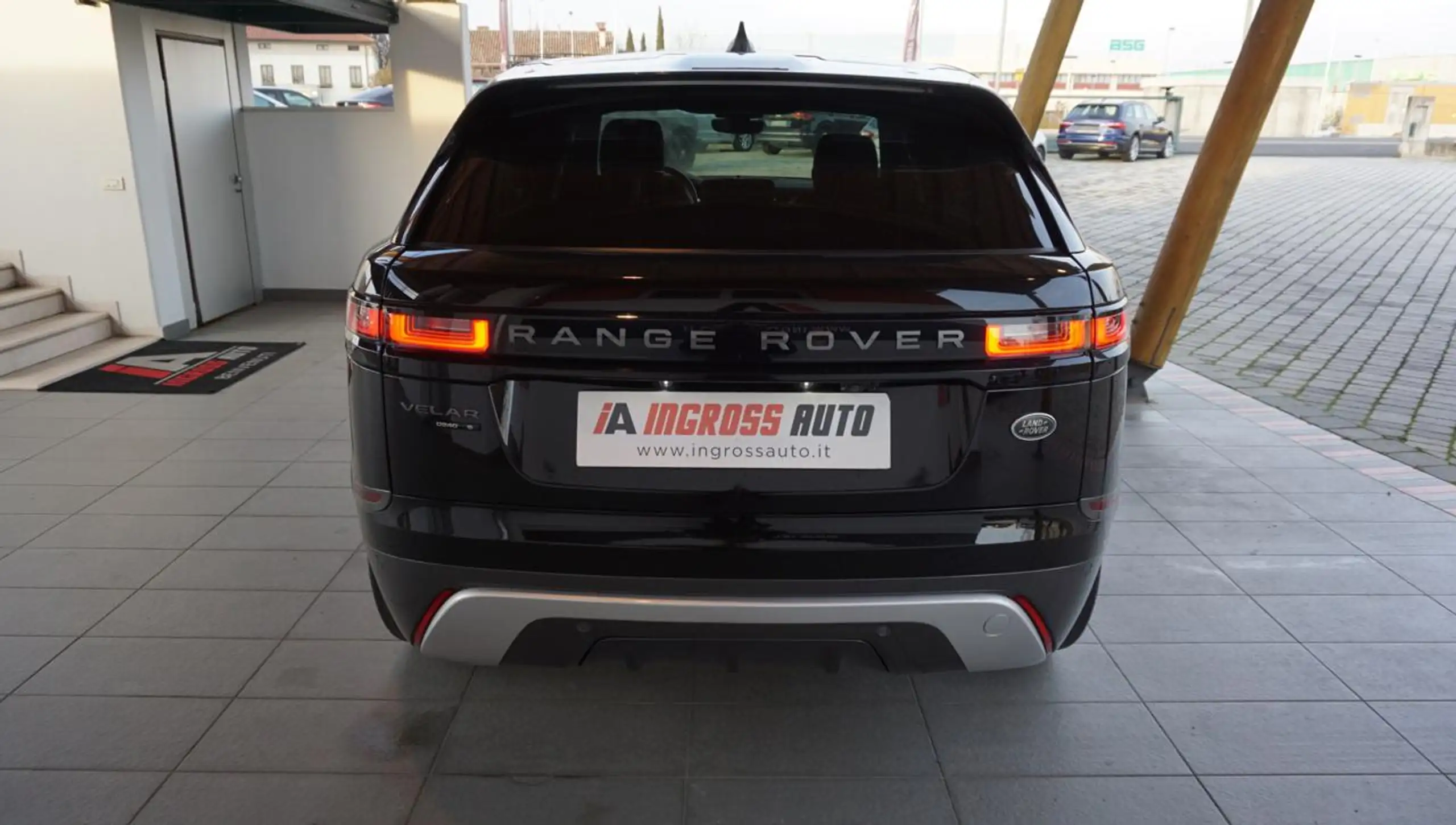 Land Rover - Range Rover Velar