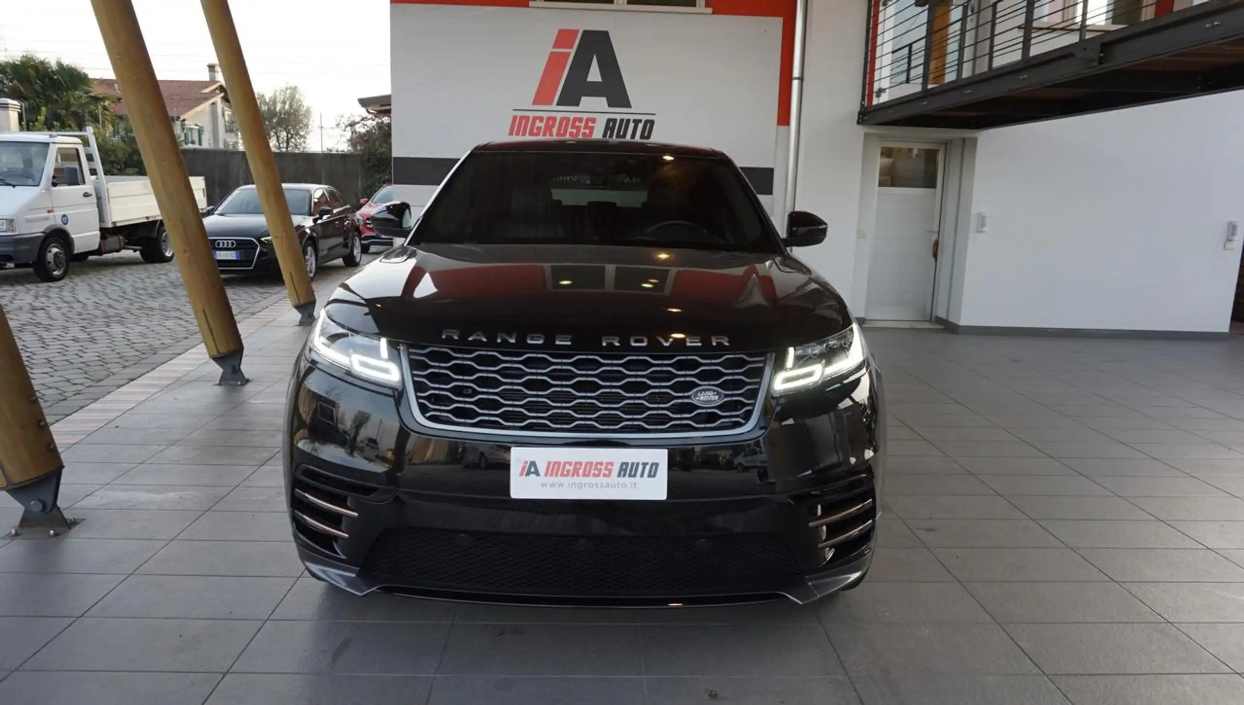 Land Rover - Range Rover Velar