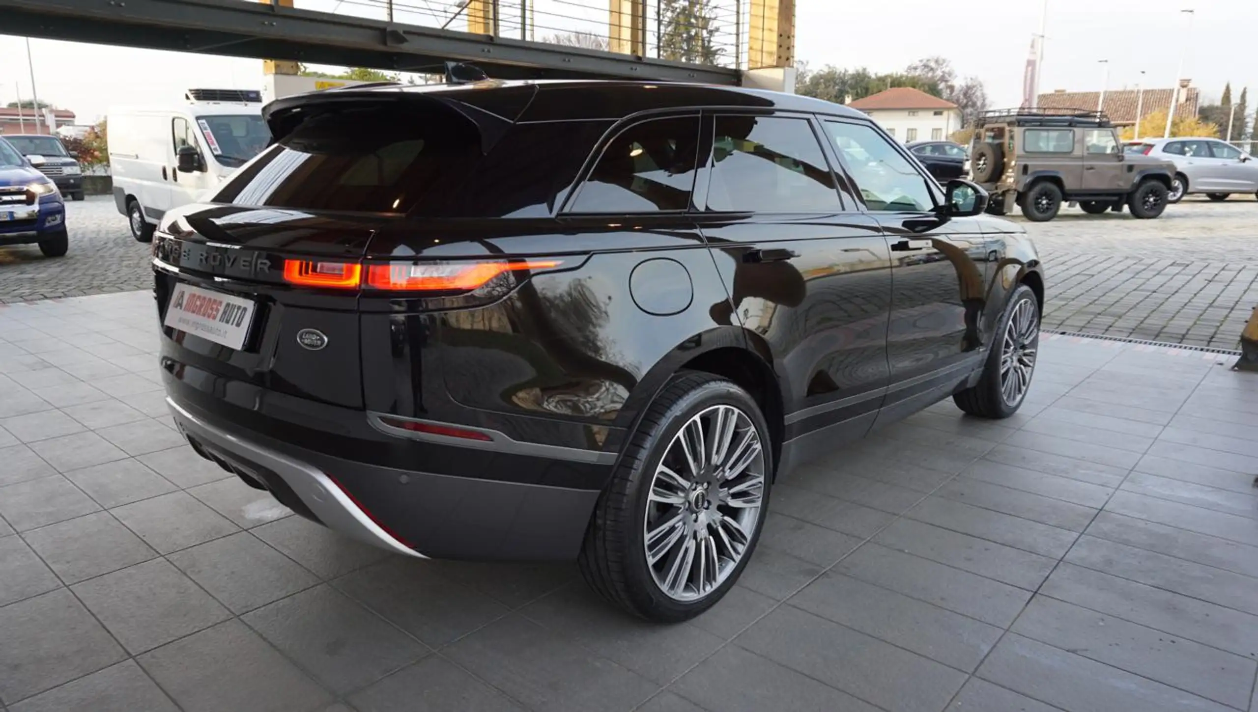 Land Rover - Range Rover Velar