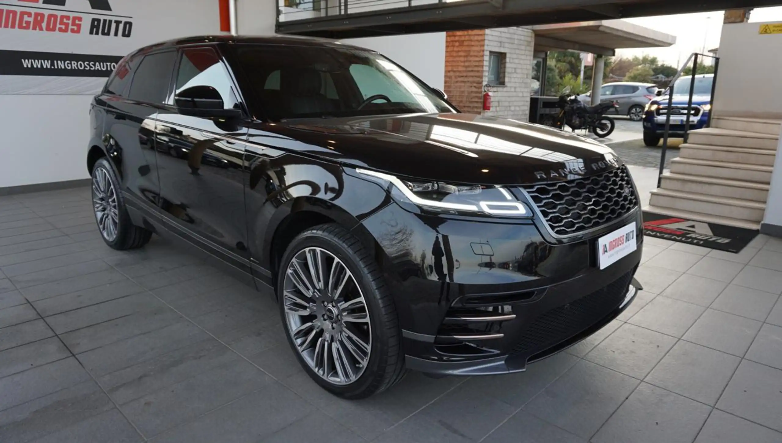 Land Rover - Range Rover Velar