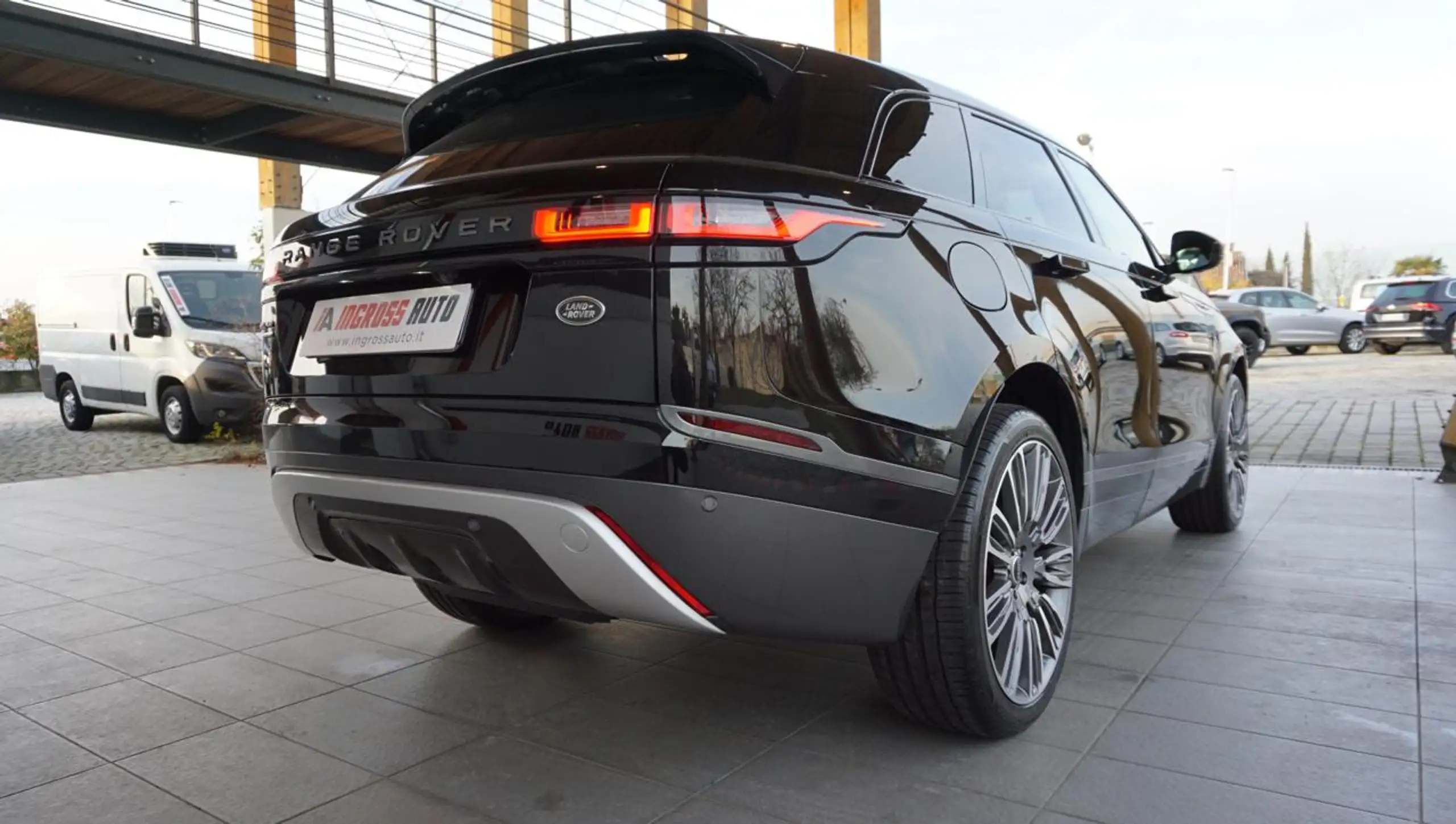 Land Rover - Range Rover Velar