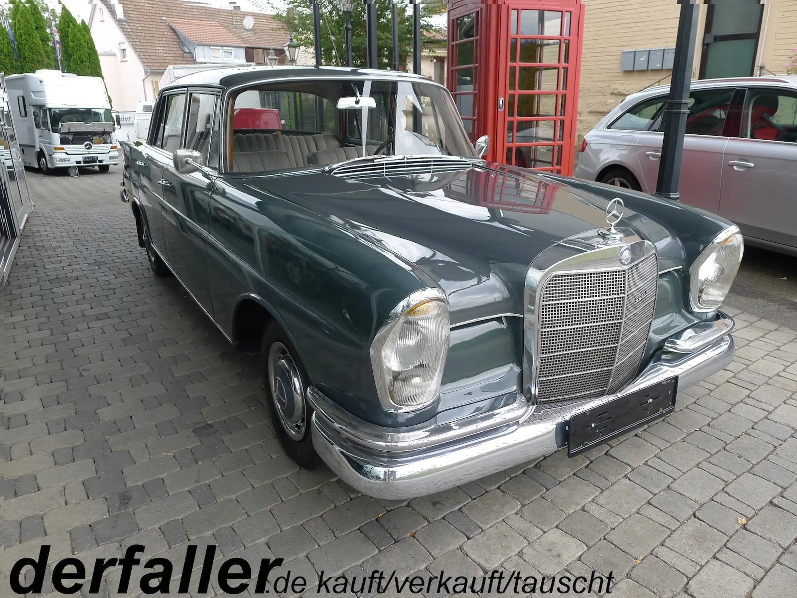 Mercedes-Benz - 220