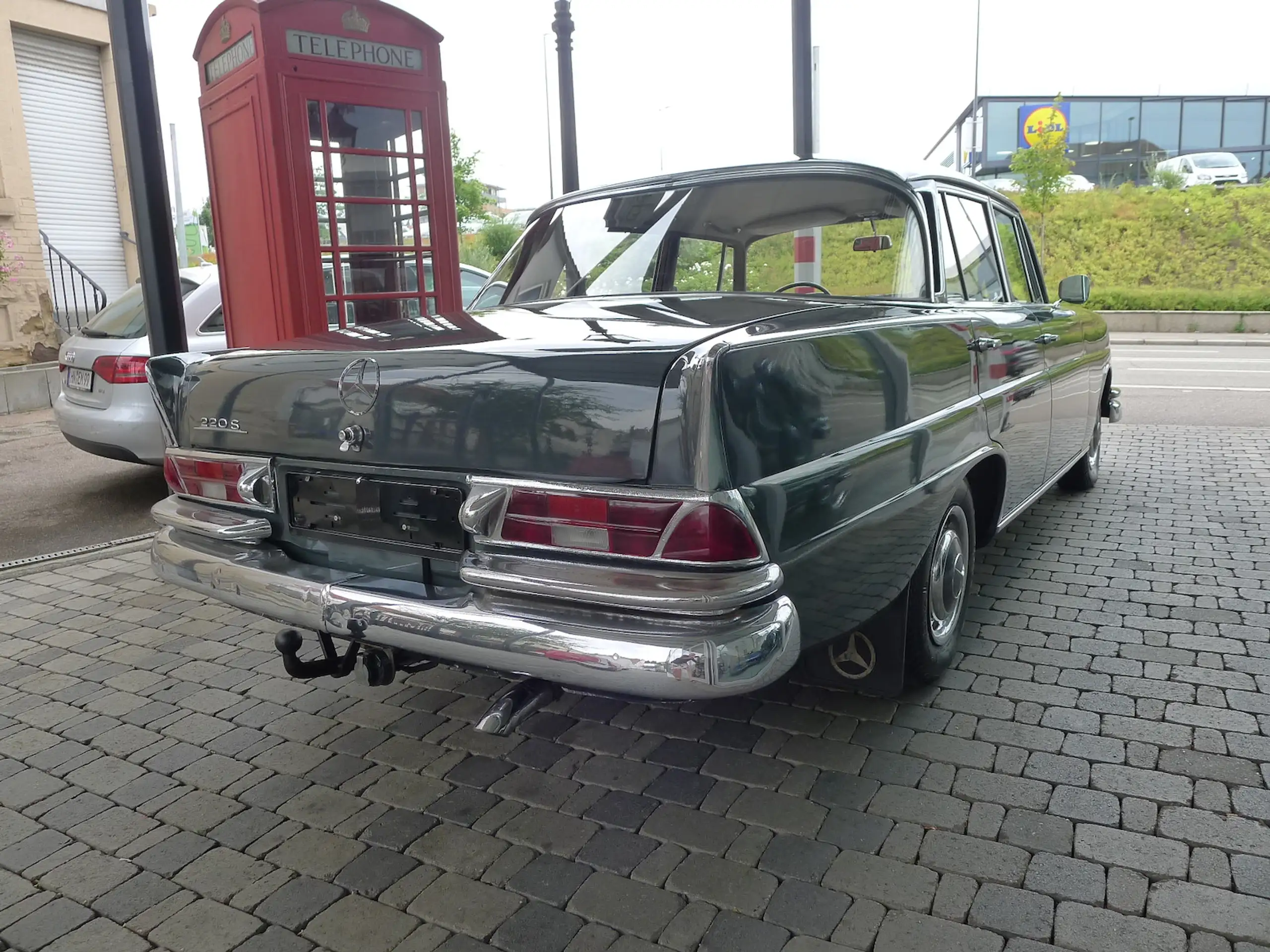 Mercedes-Benz - 220