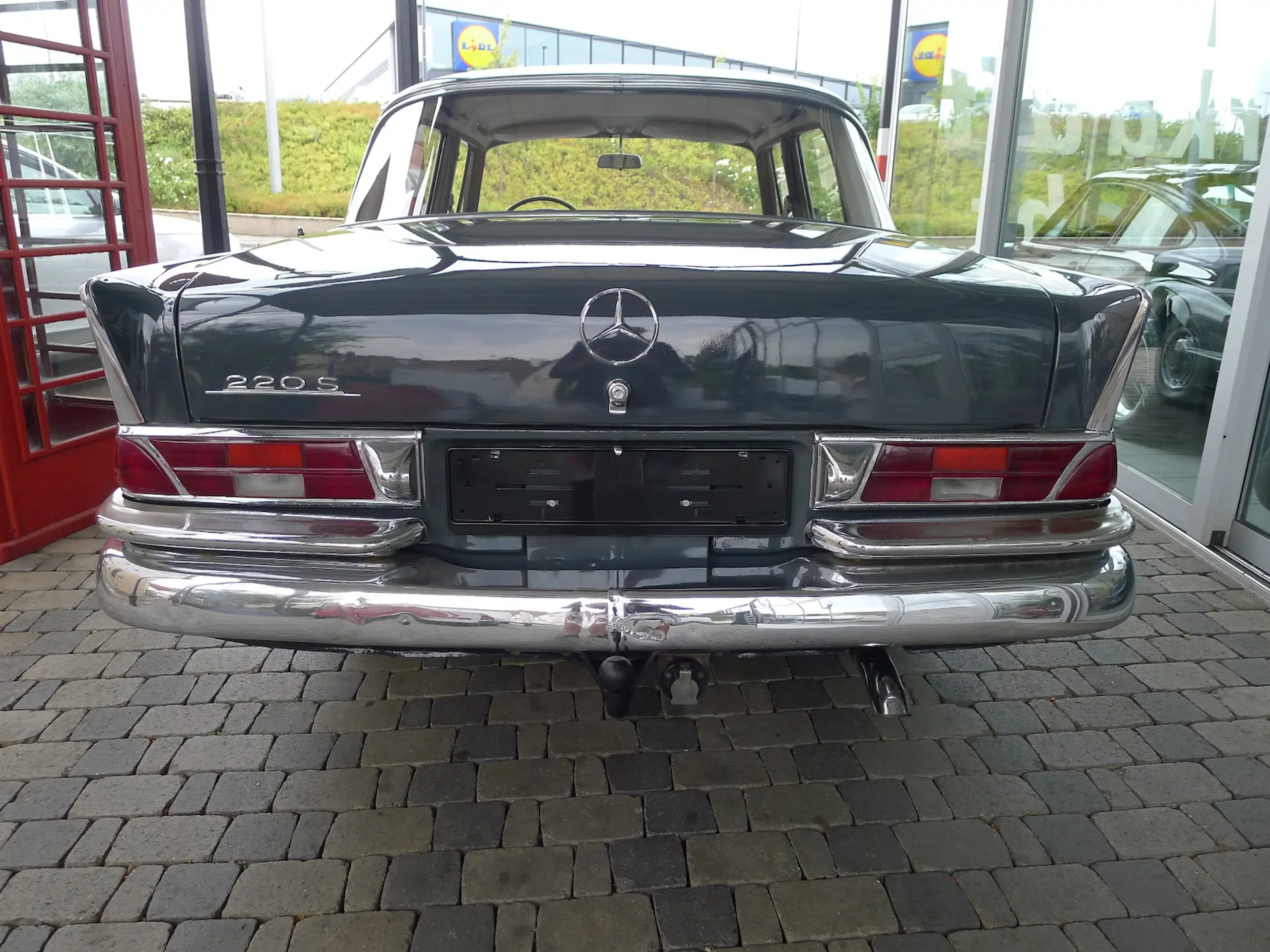 Mercedes-Benz - 220