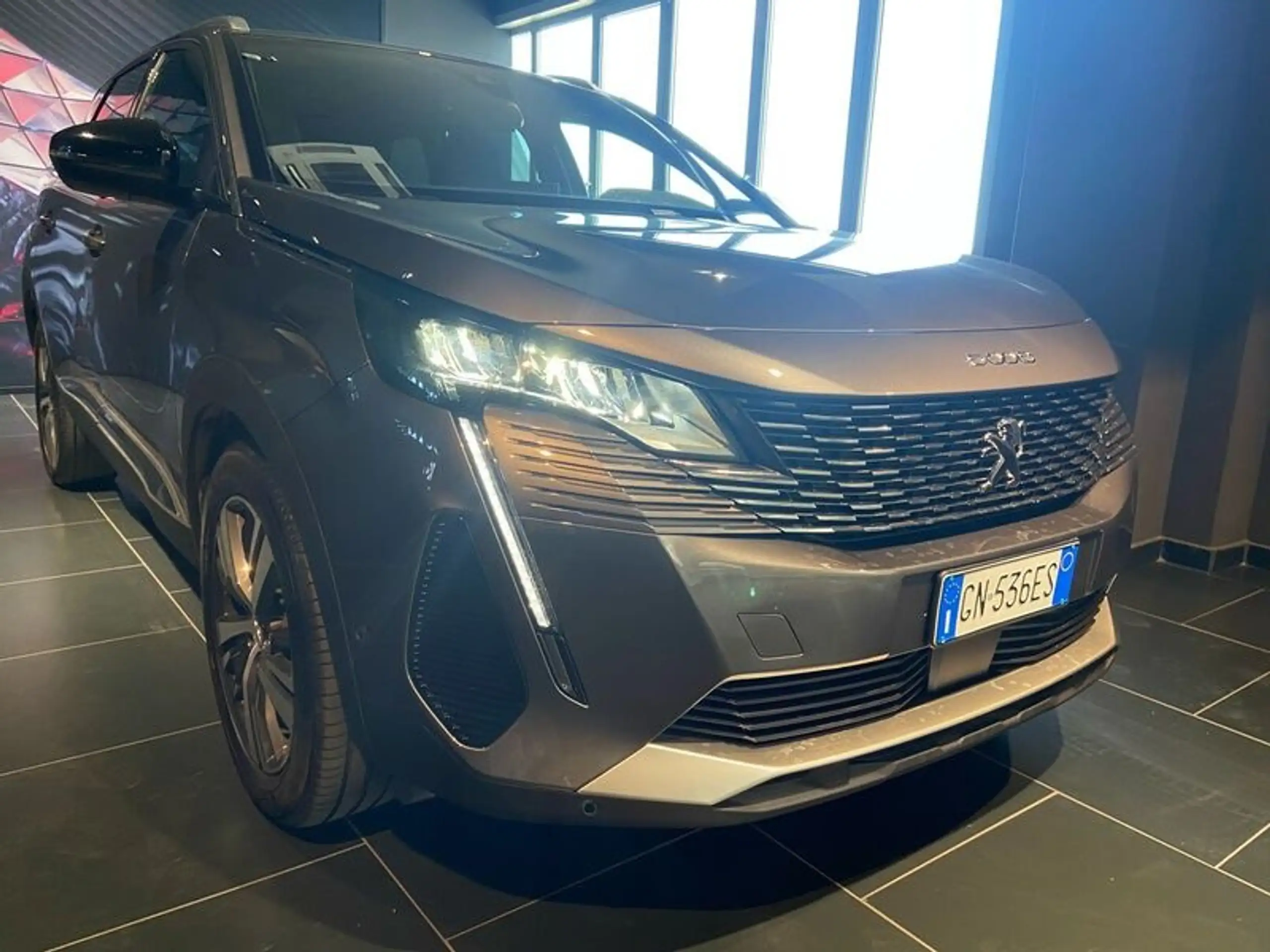 Peugeot - 5008