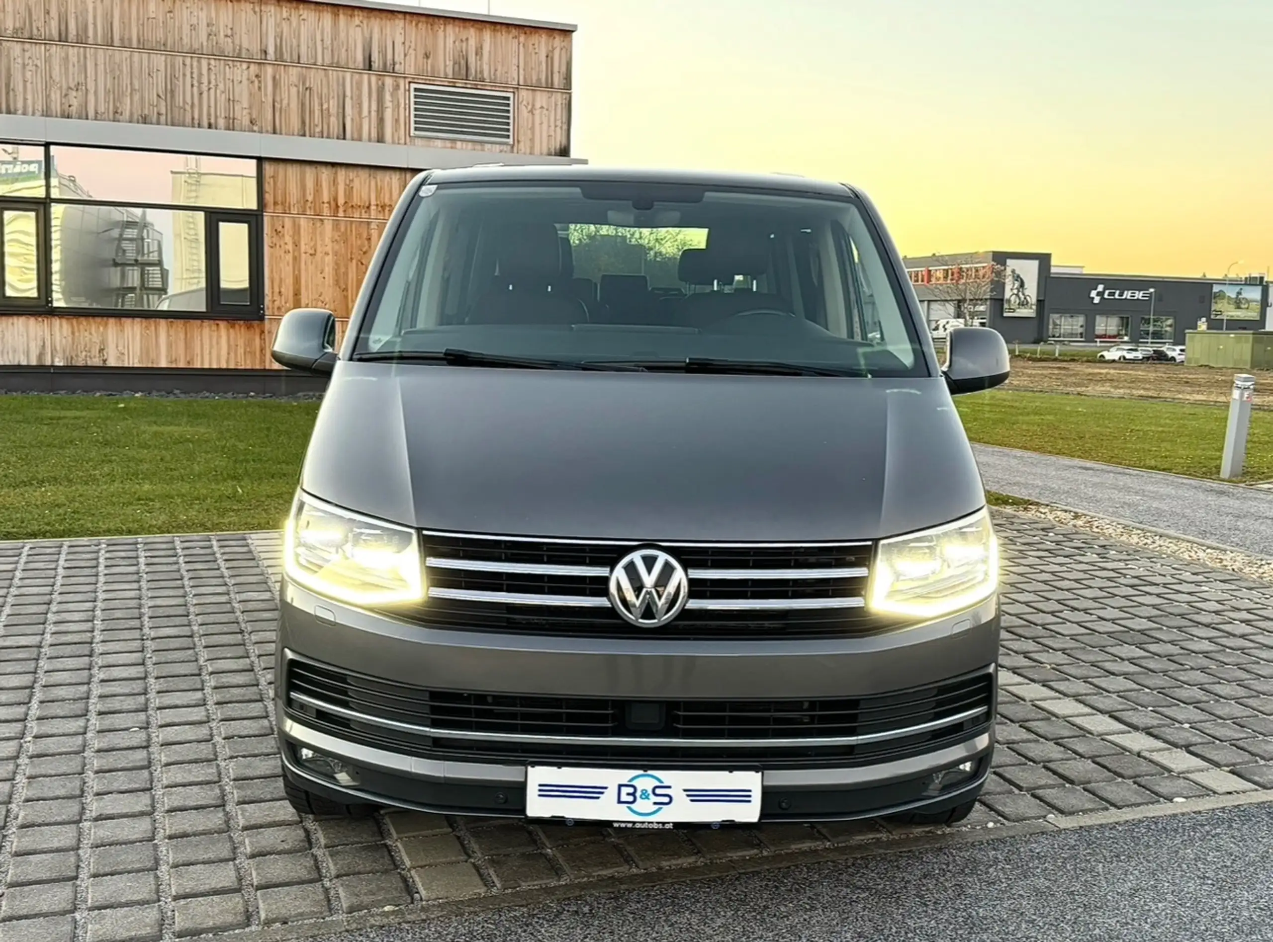 Volkswagen - T6 Multivan