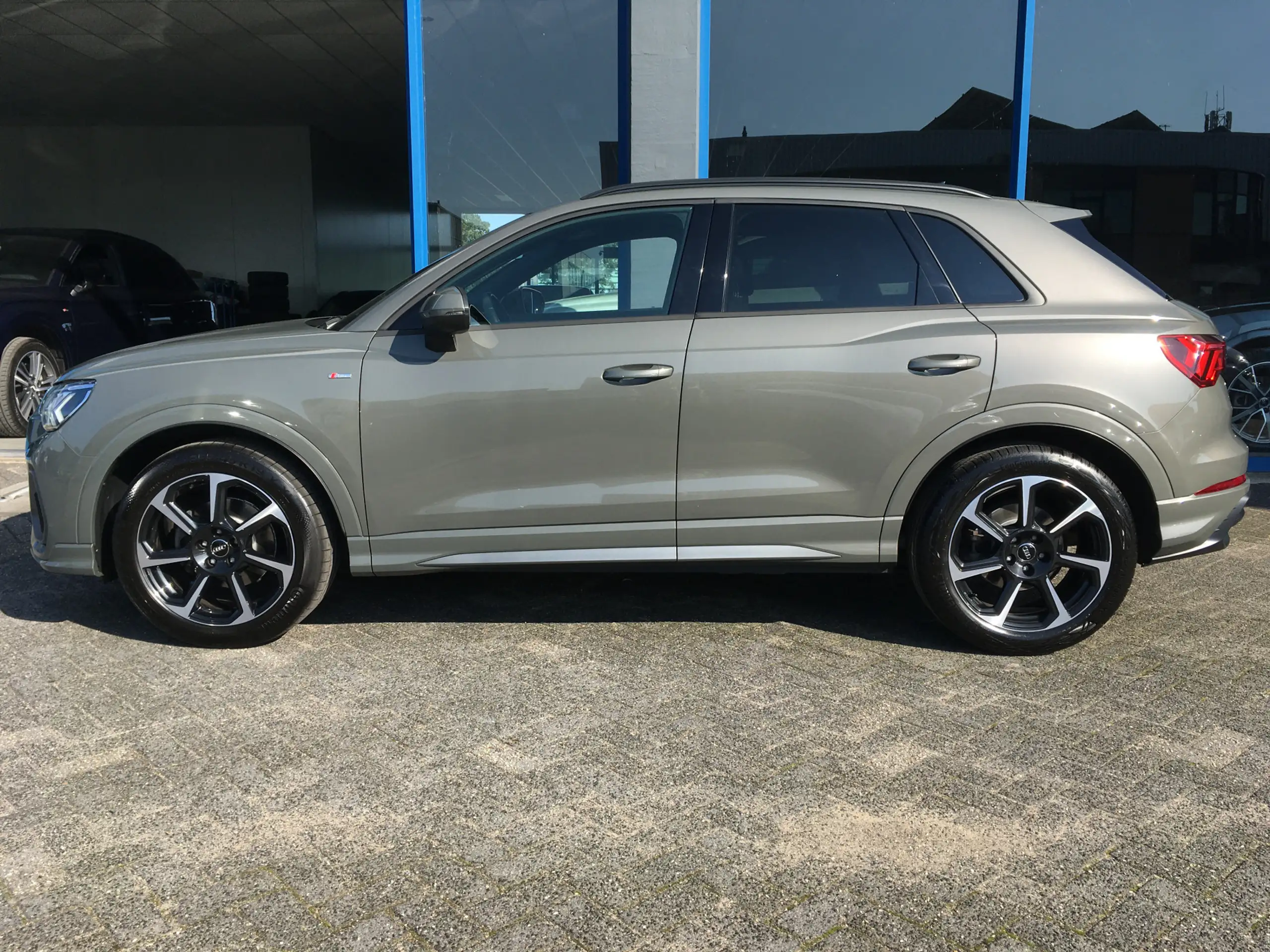 Audi - Q3