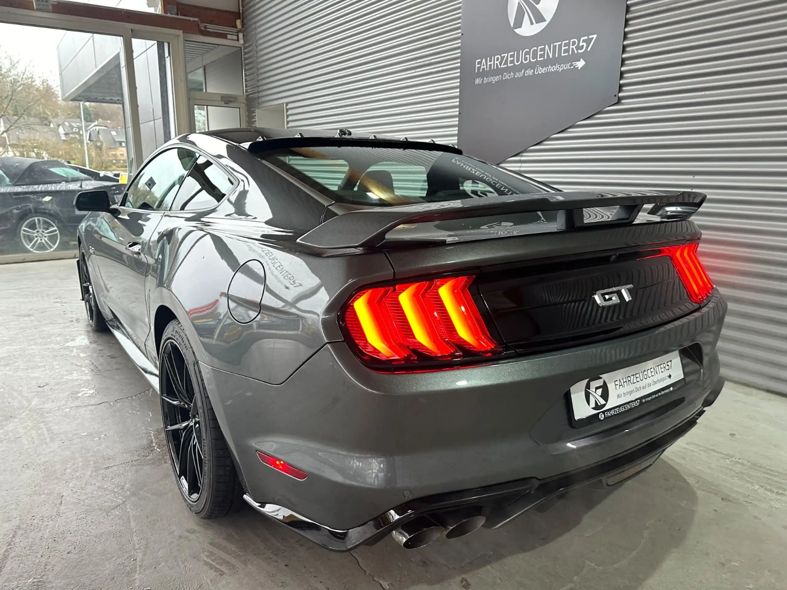 Ford - Mustang