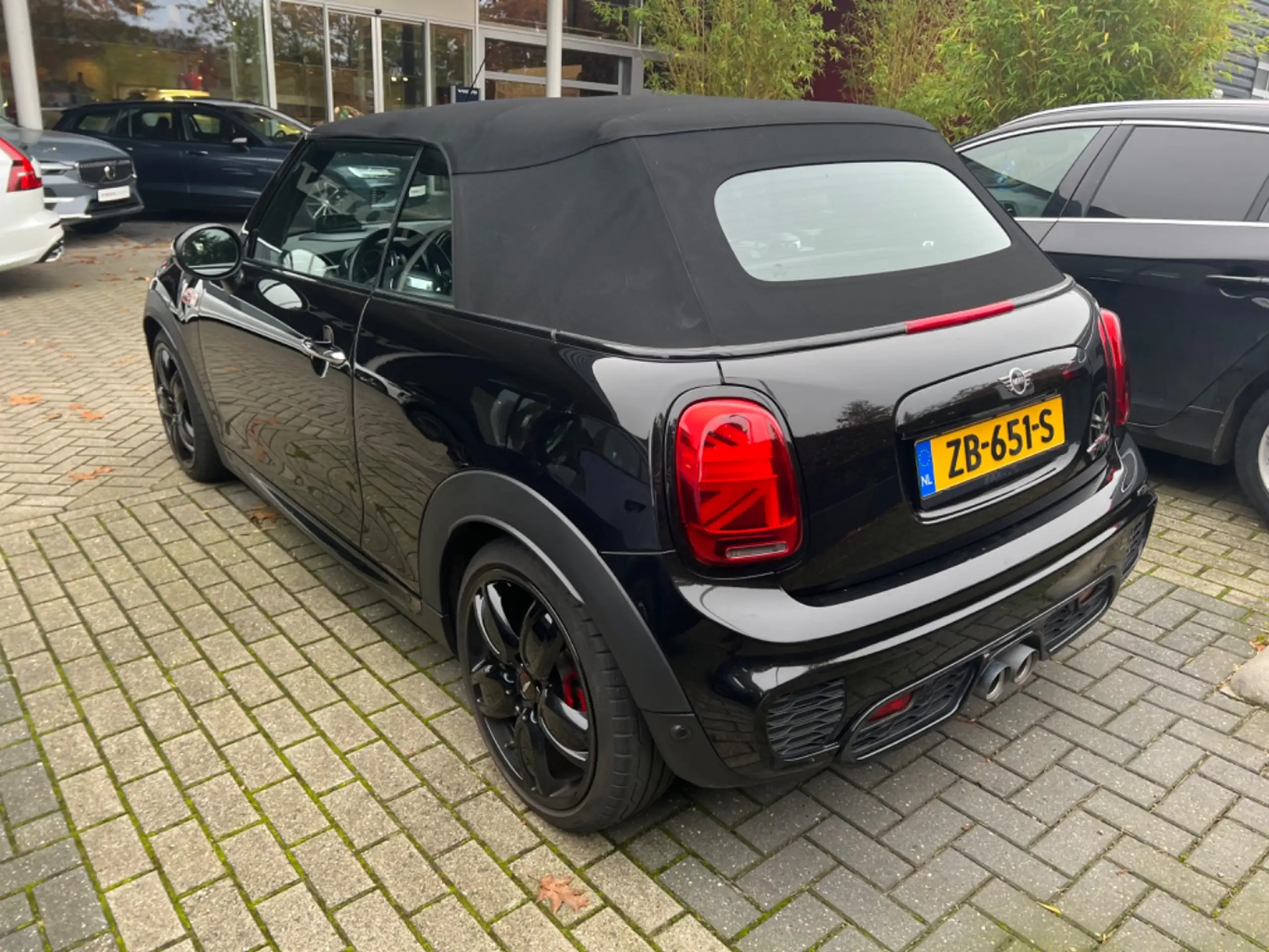 MINI - John Cooper Works Cabrio