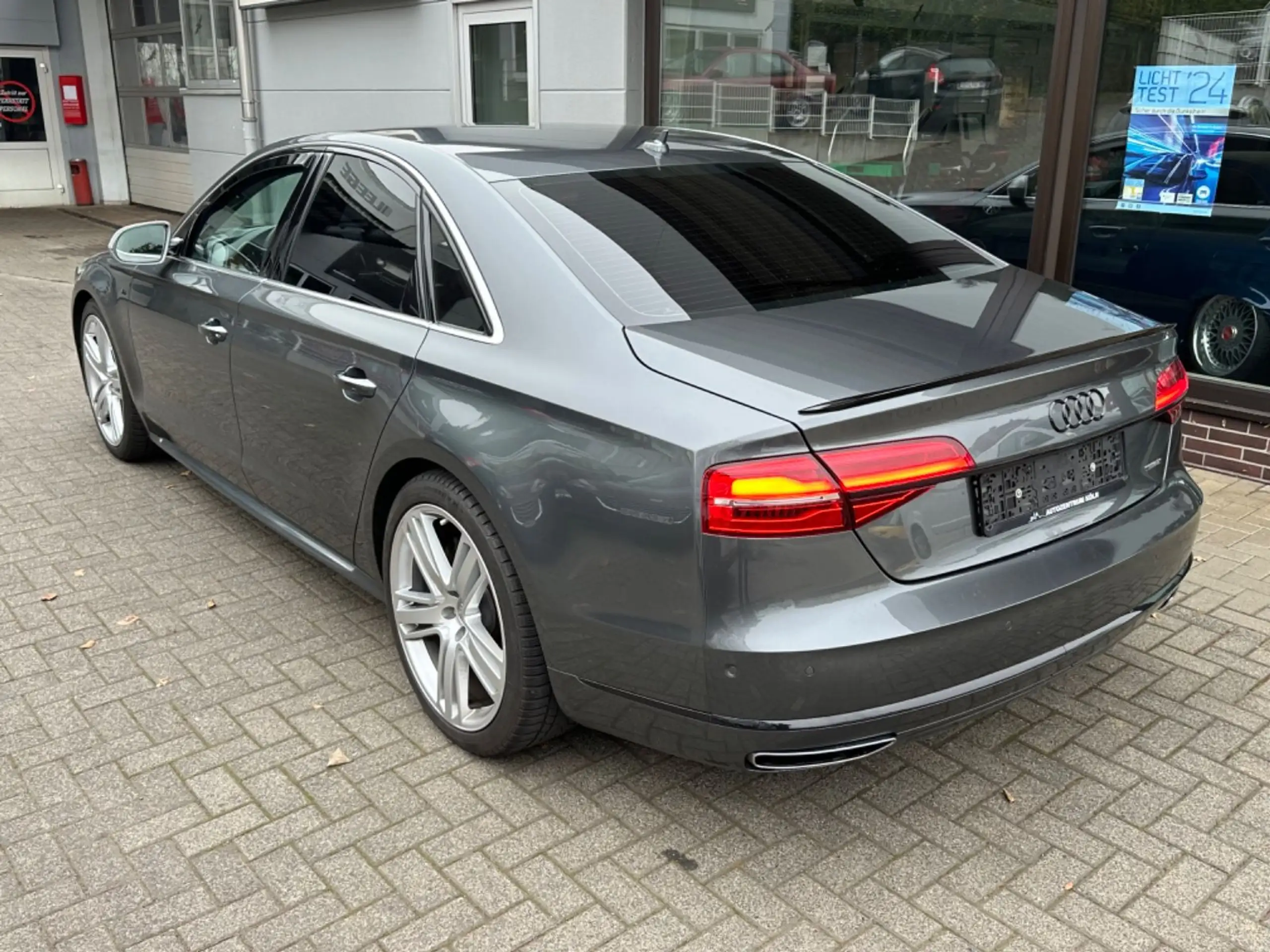 Audi - A8