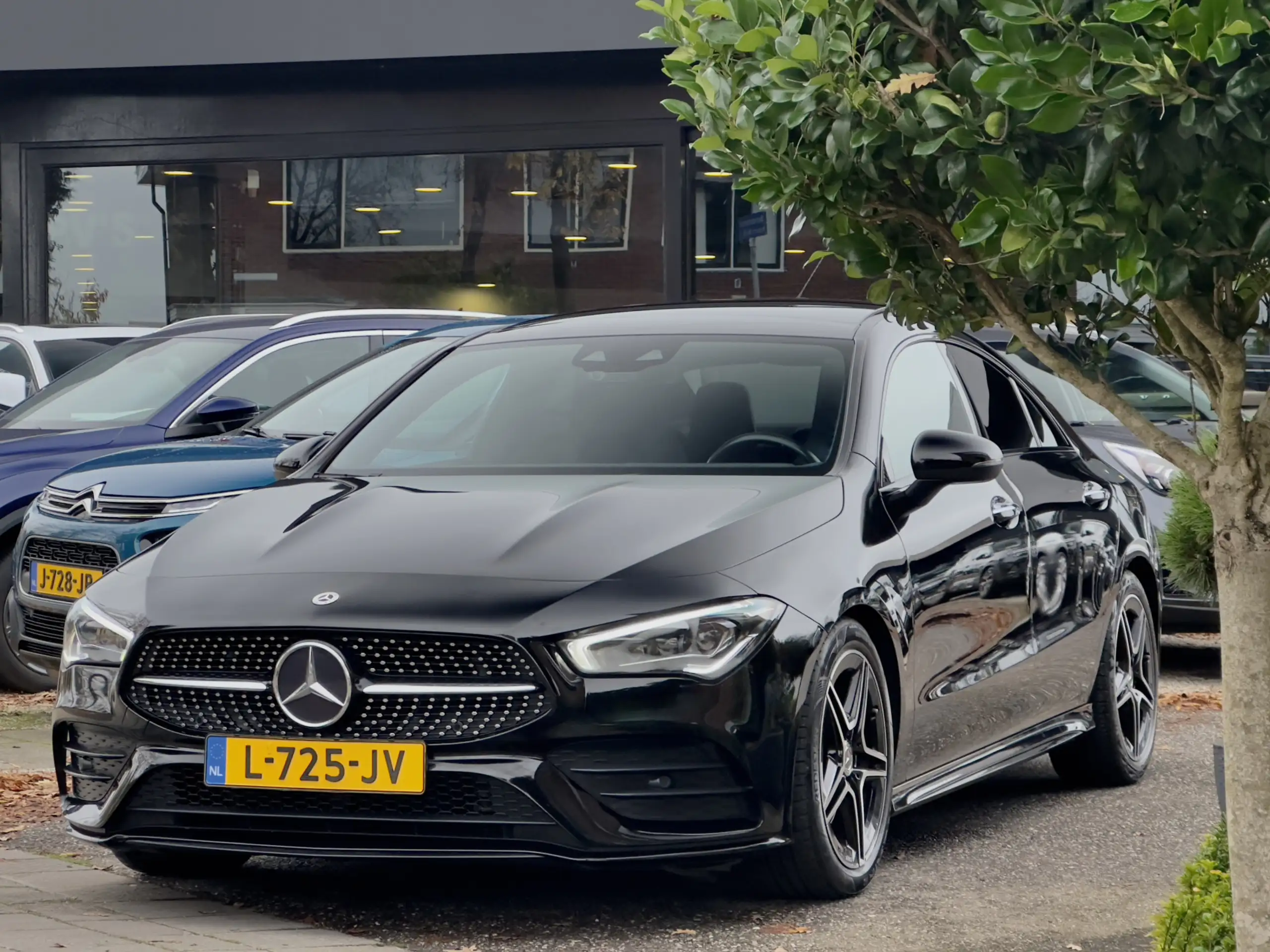 Mercedes-Benz - CLA 200