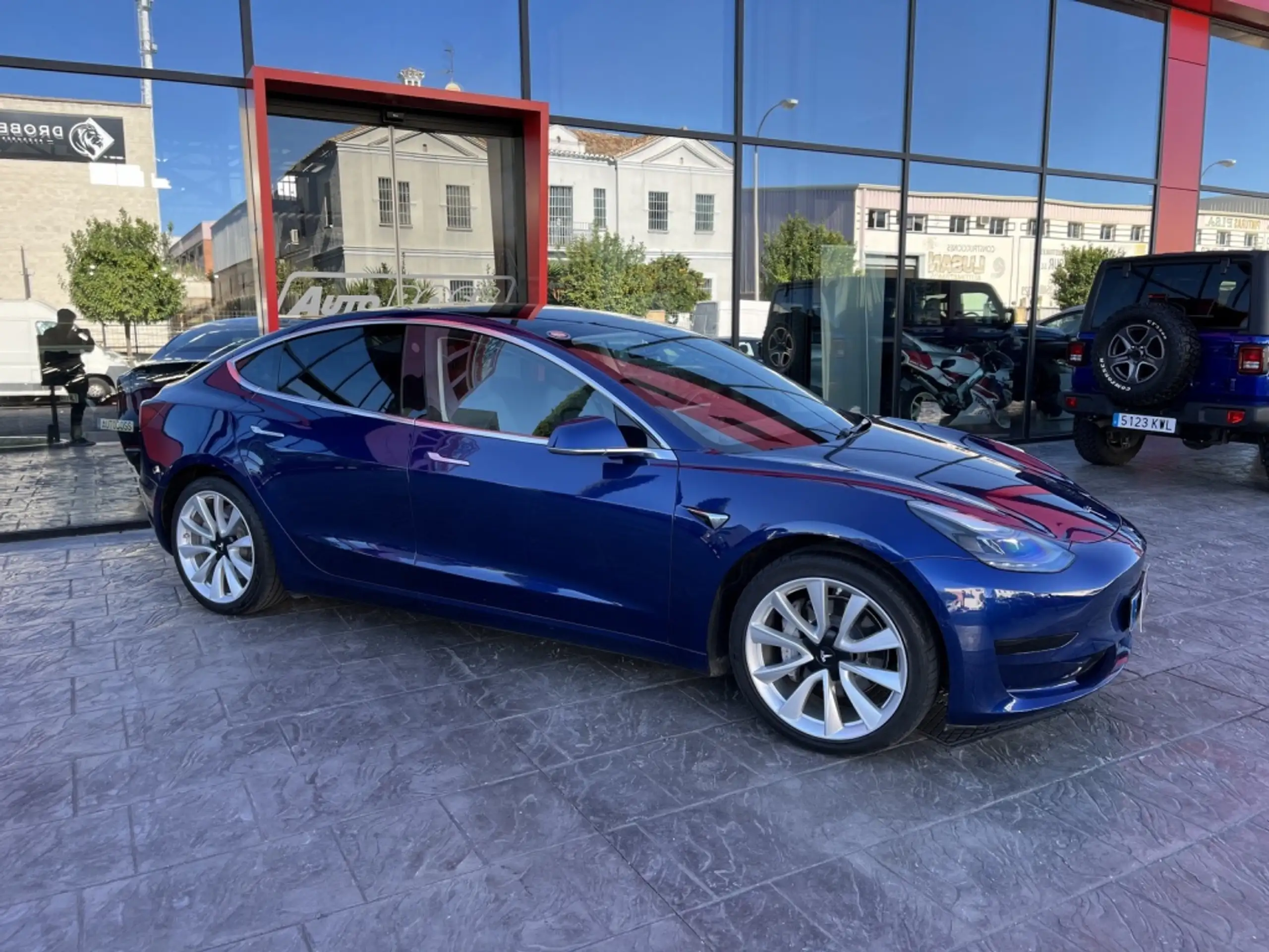 Tesla - Model 3