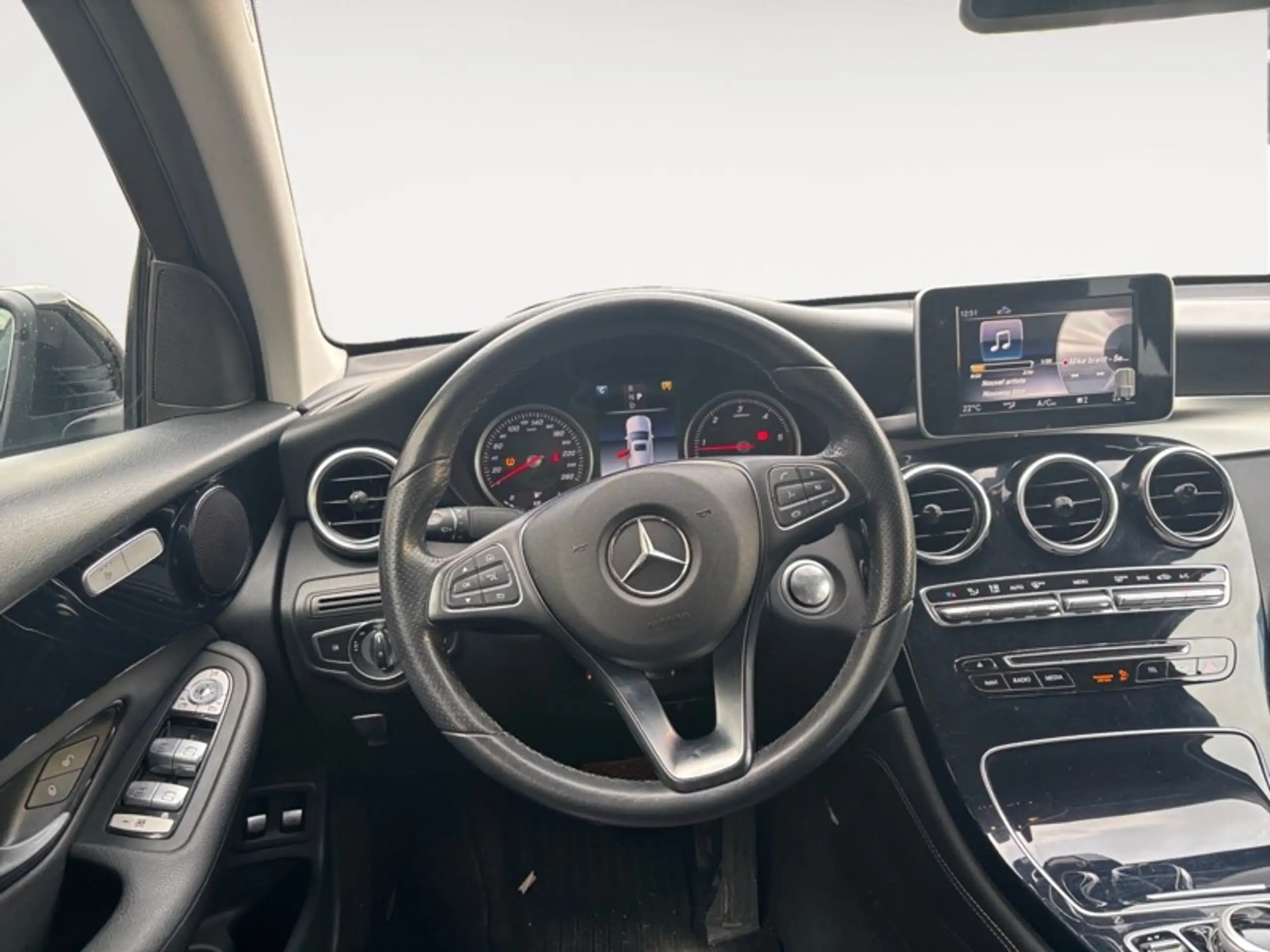 Mercedes-Benz - GLC 220