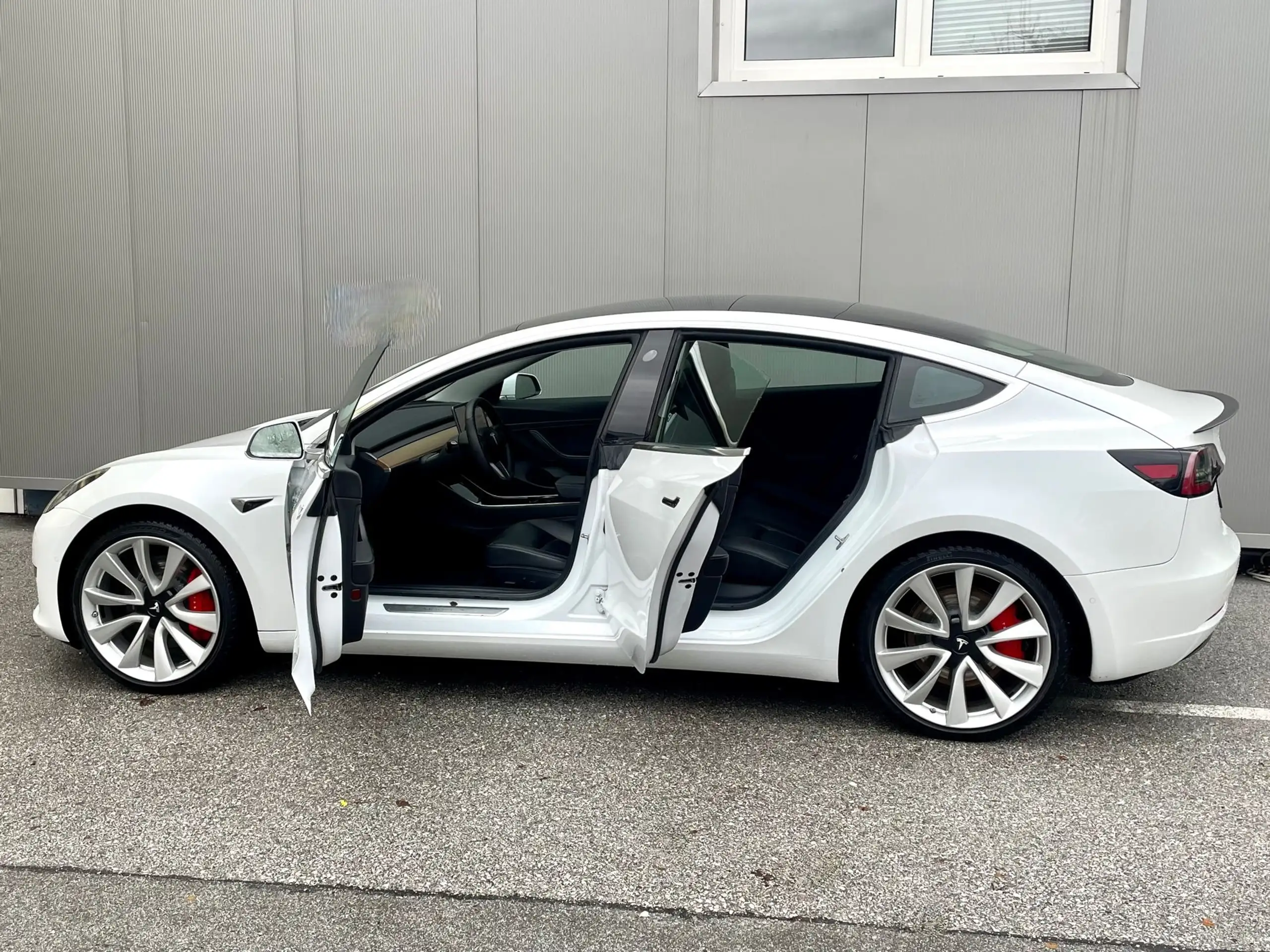 Tesla - Model 3