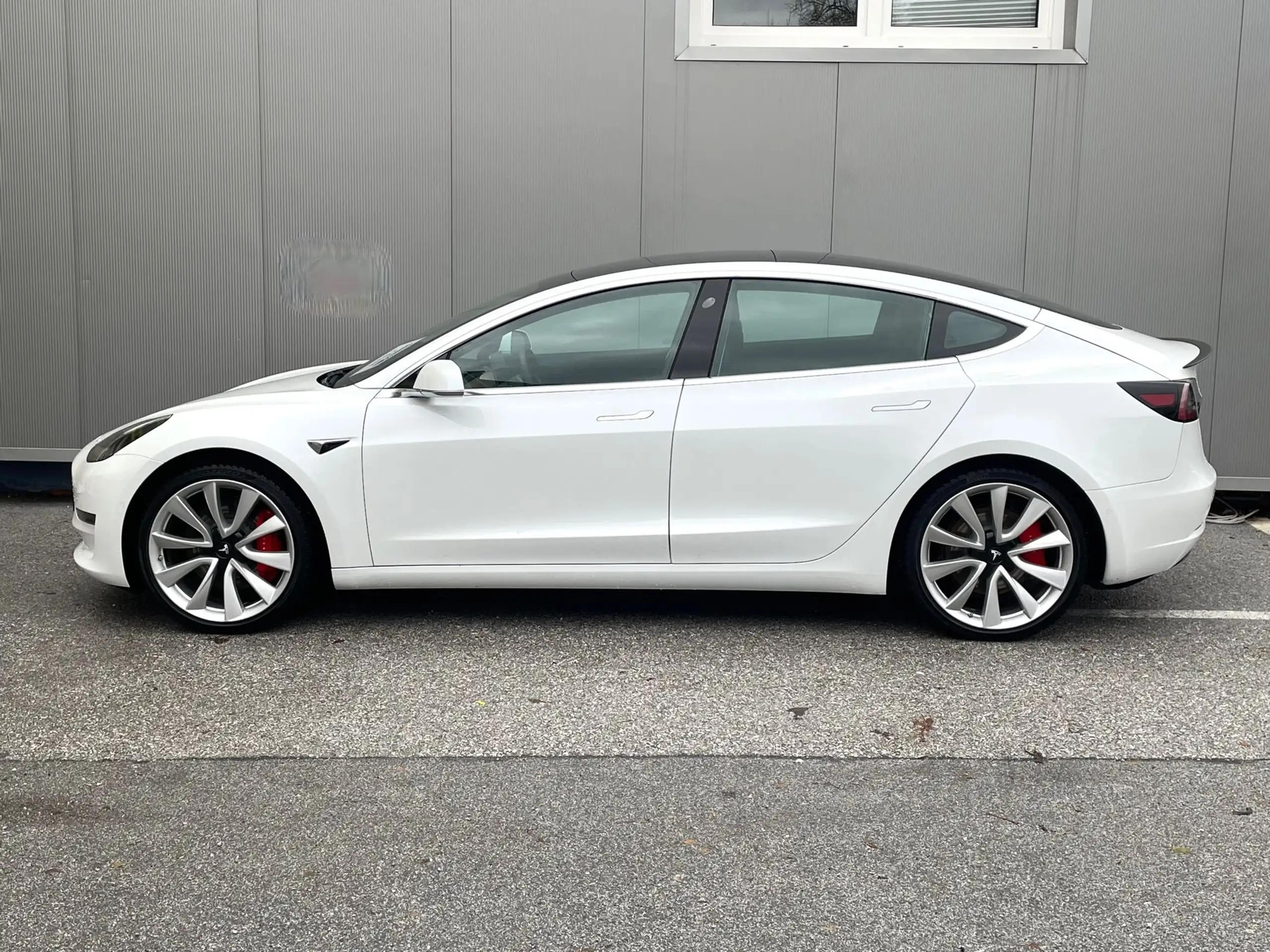 Tesla - Model 3