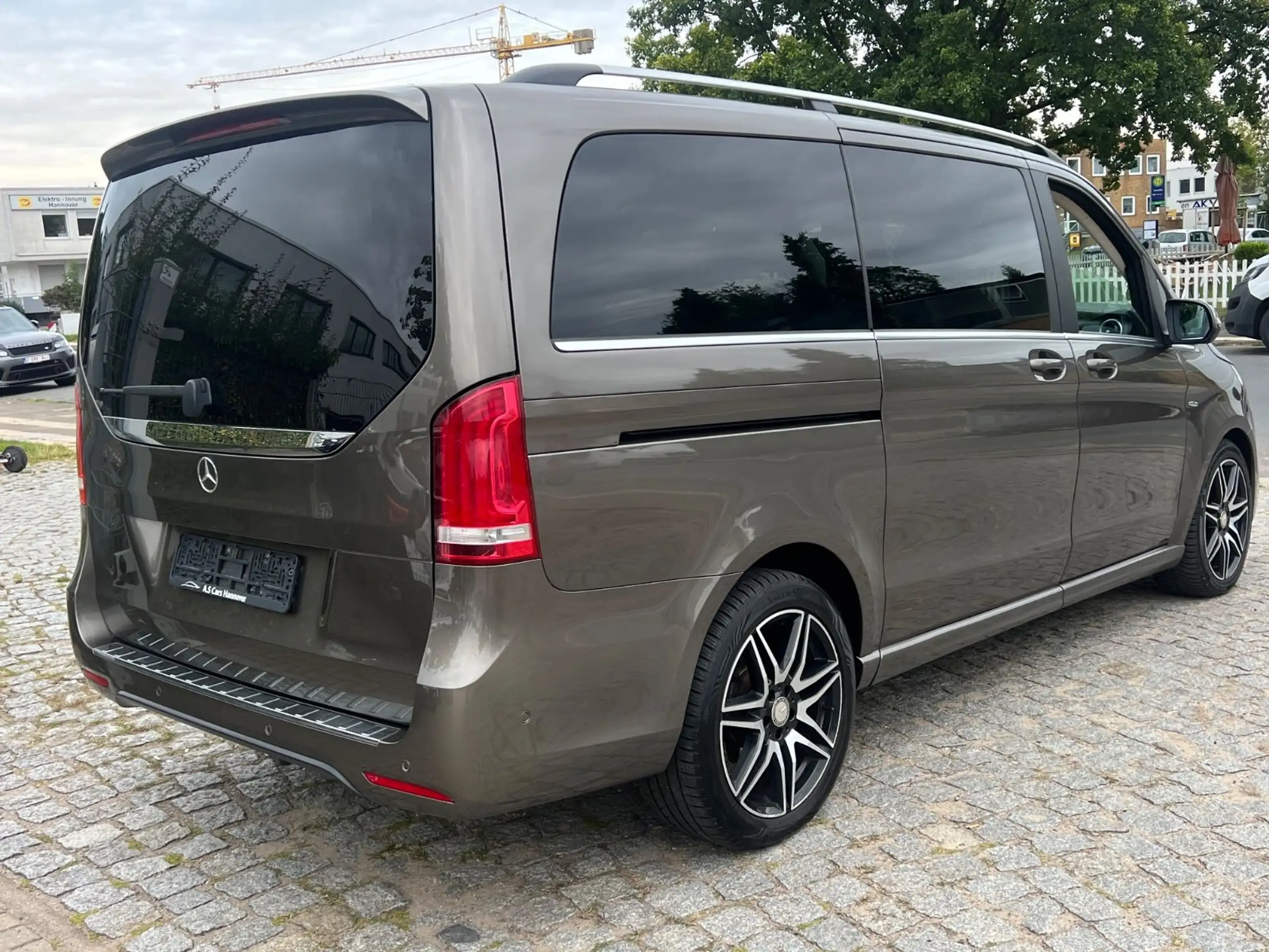 Mercedes-Benz - V 250