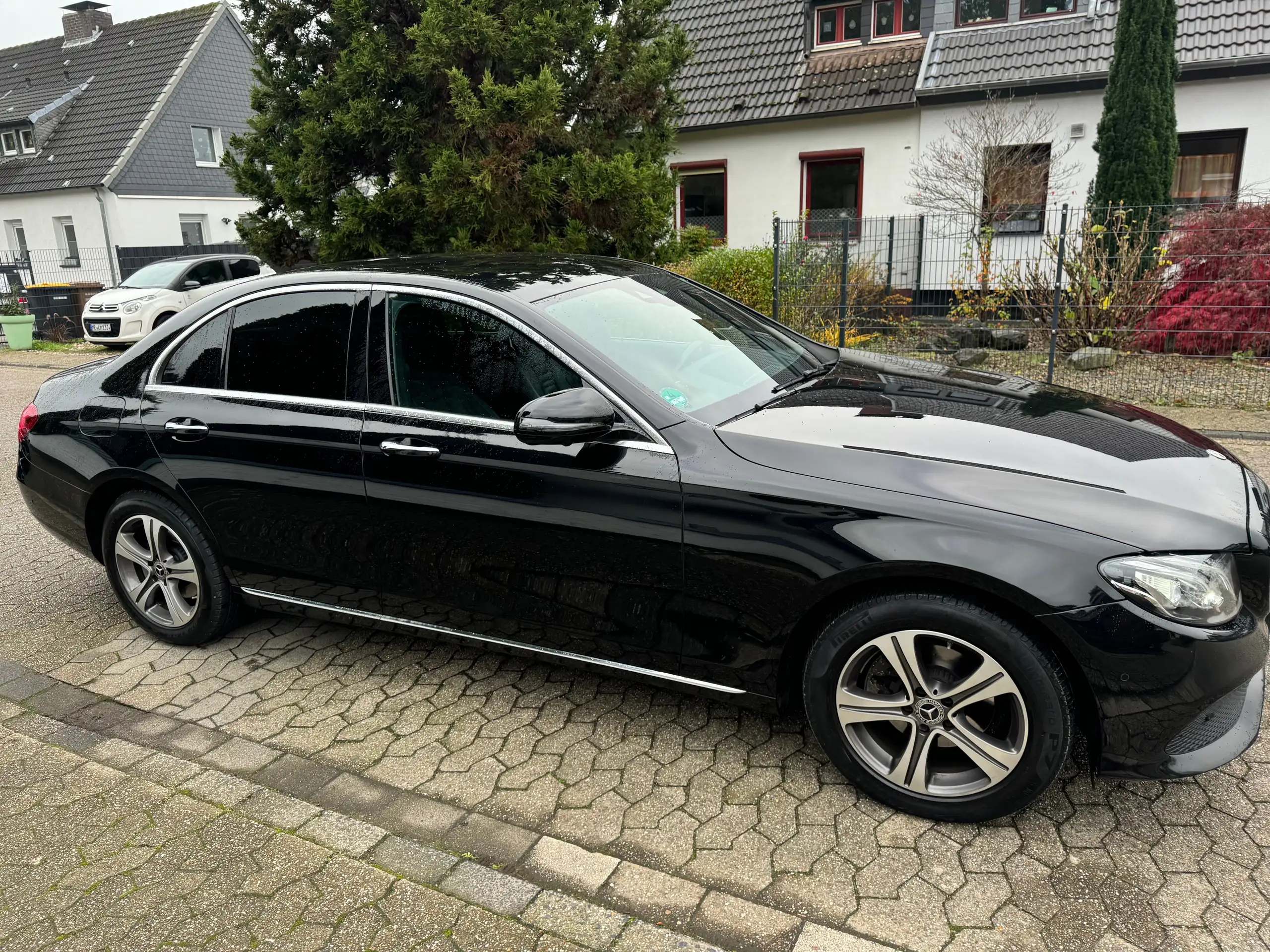 Mercedes-Benz - E 220