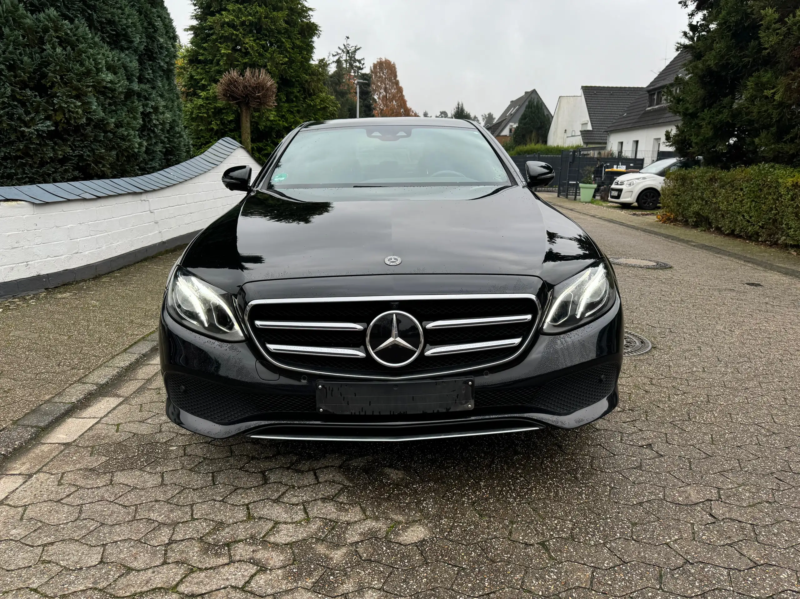 Mercedes-Benz - E 220