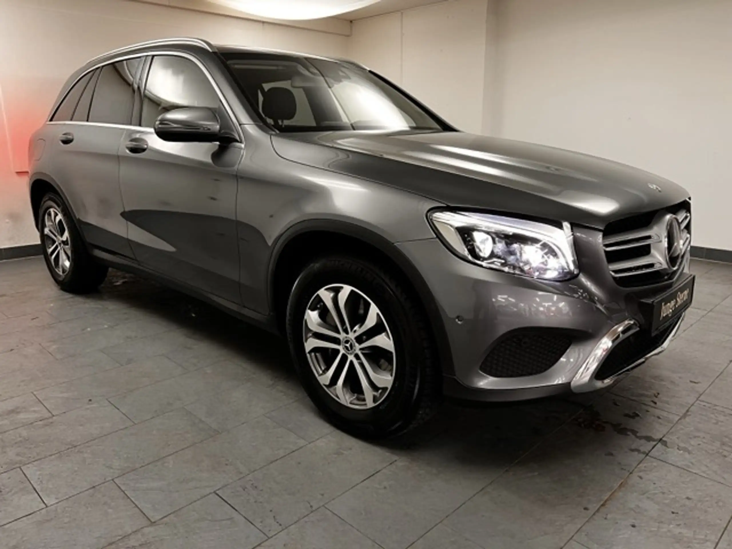 Mercedes-Benz - GLC 250