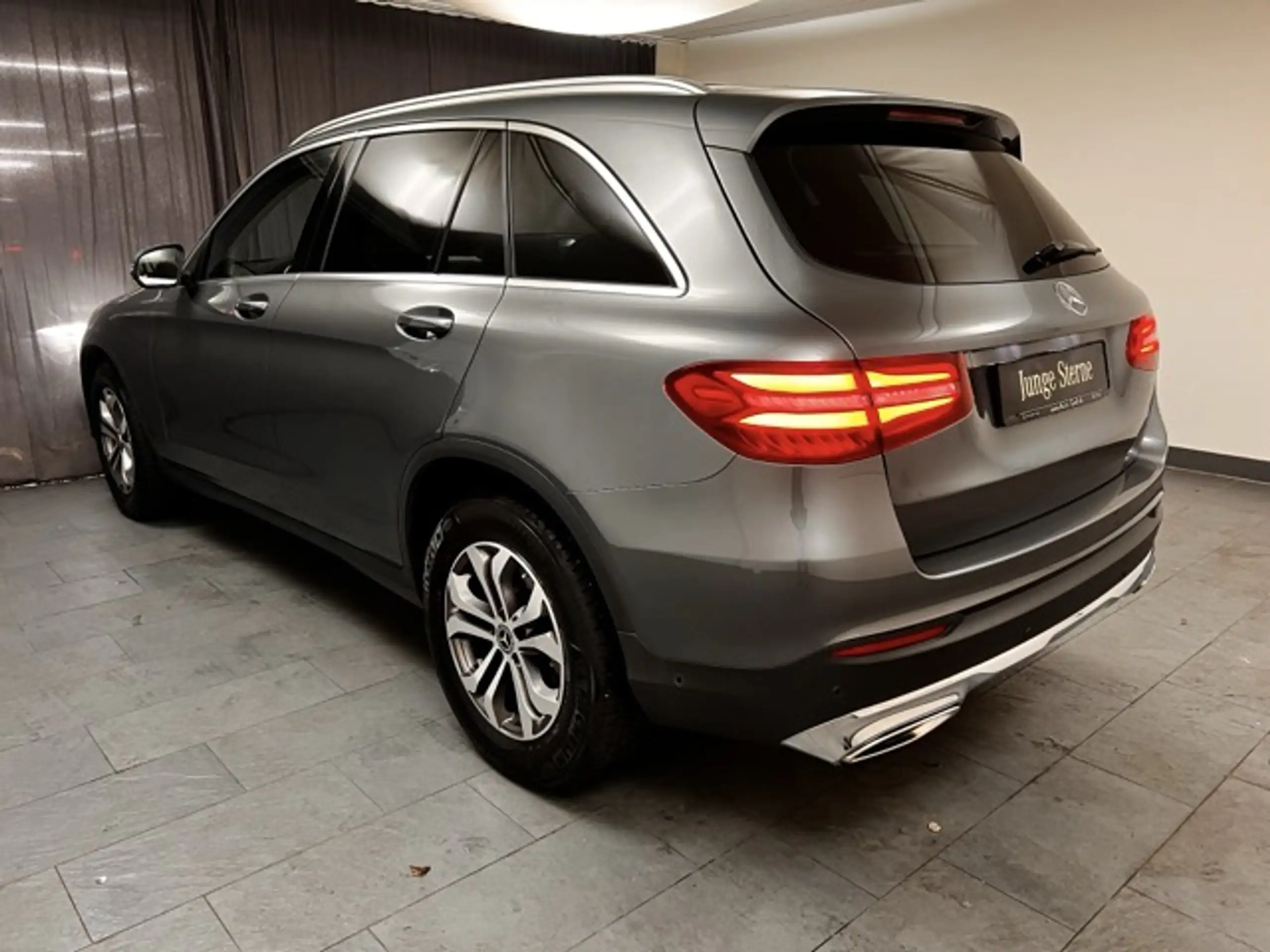 Mercedes-Benz - GLC 250