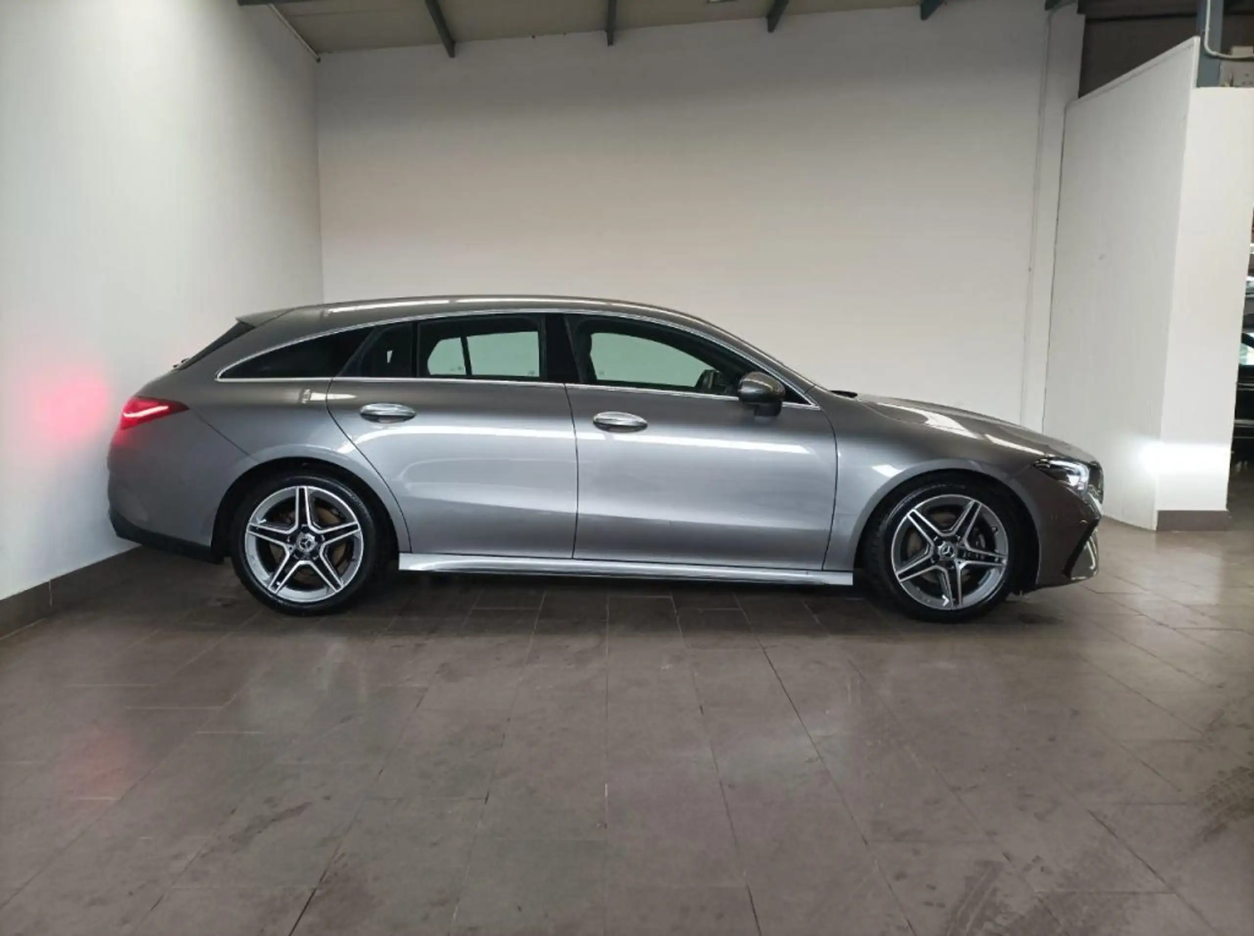 Mercedes-Benz - CLA 180