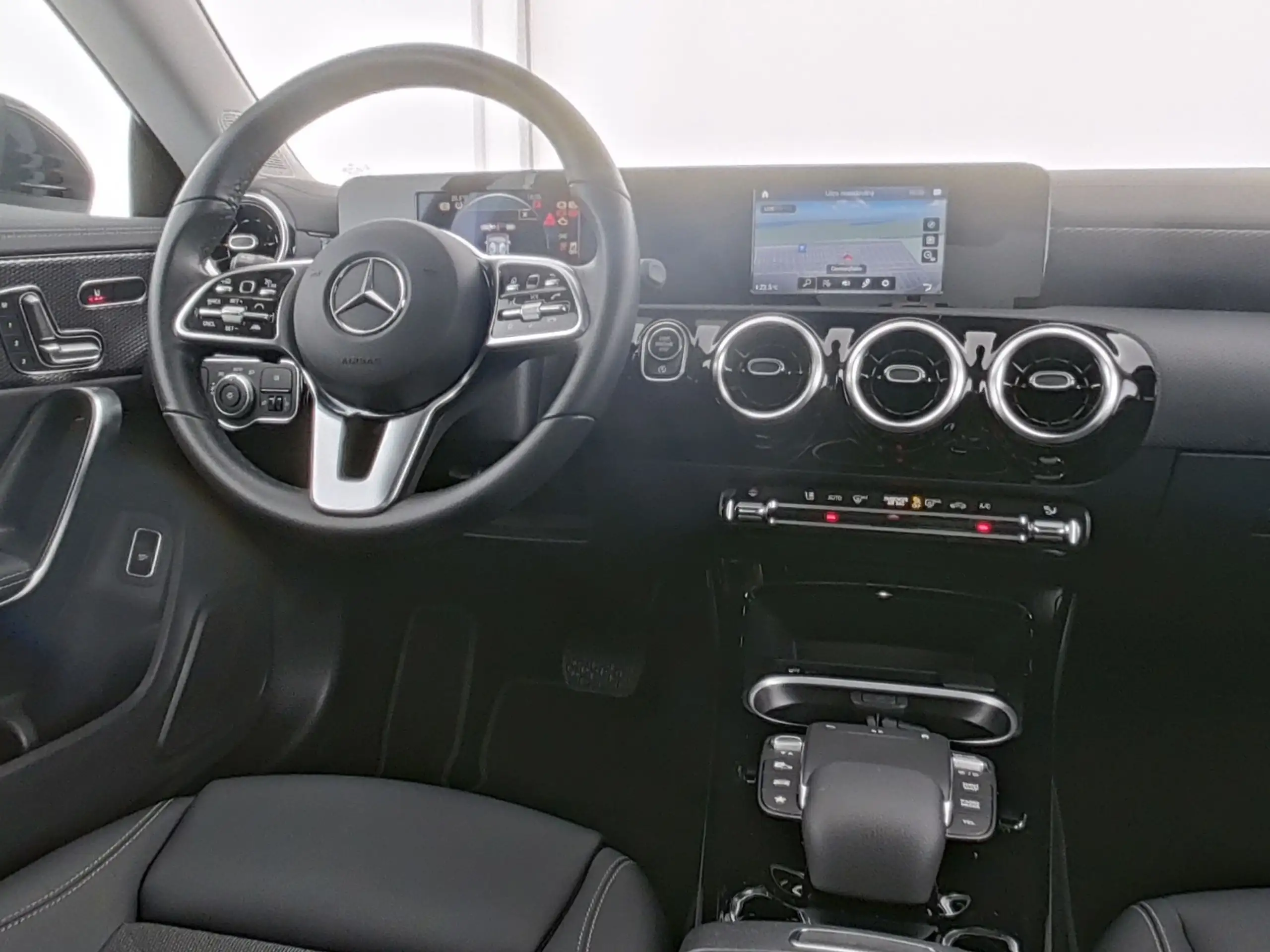 Mercedes-Benz - CLA 200