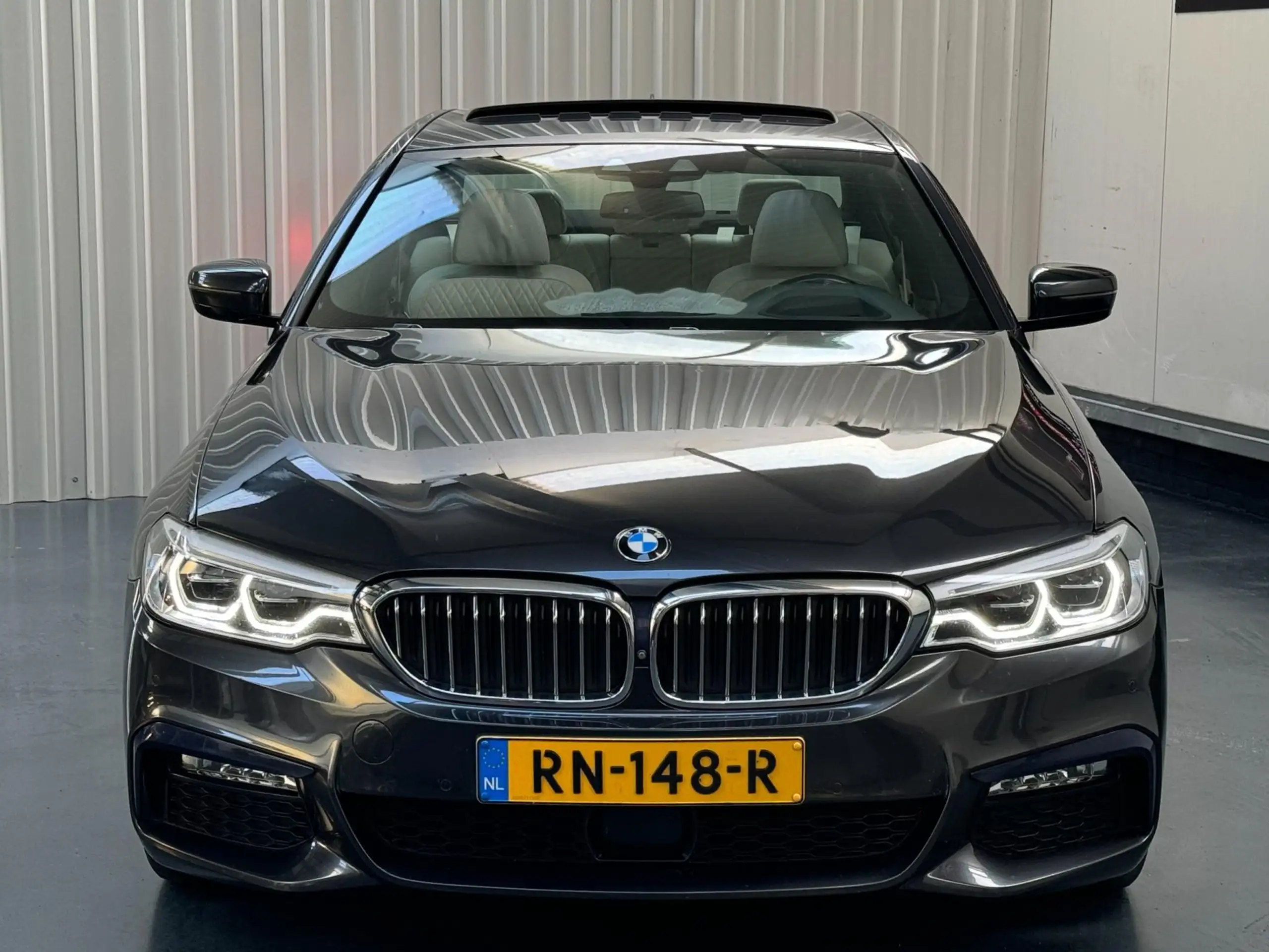 BMW - 530