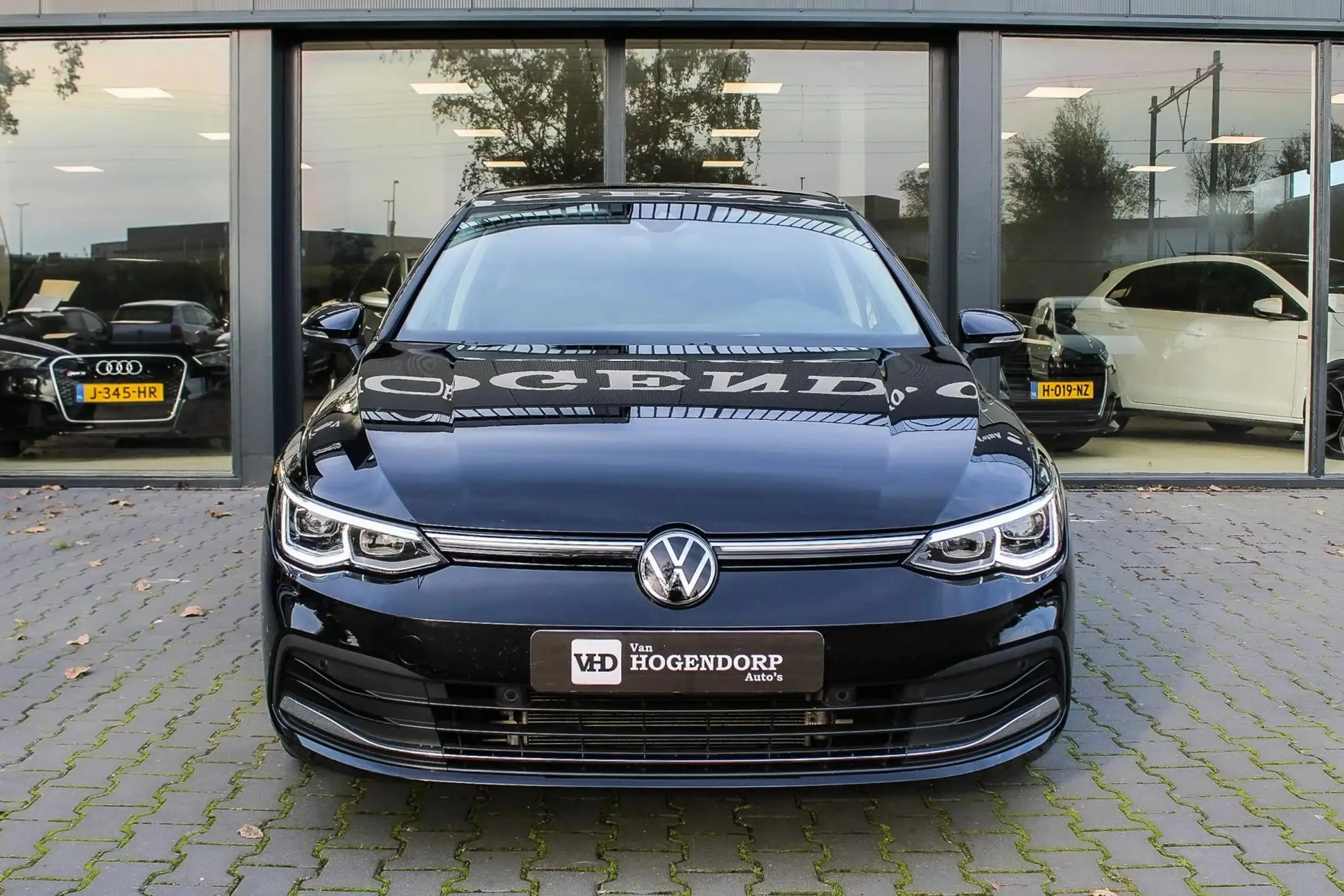 Volkswagen - Golf