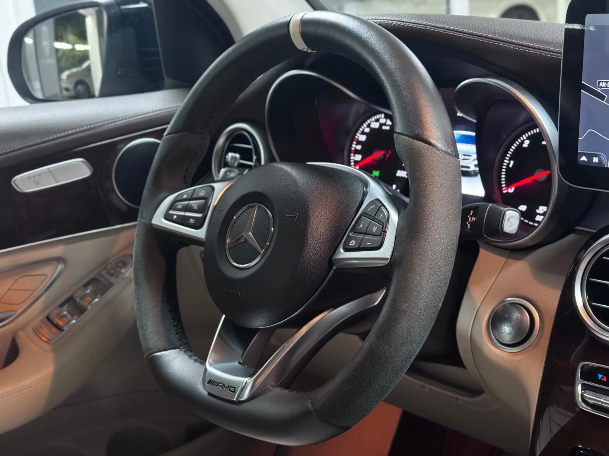 Mercedes-Benz - GLC 220