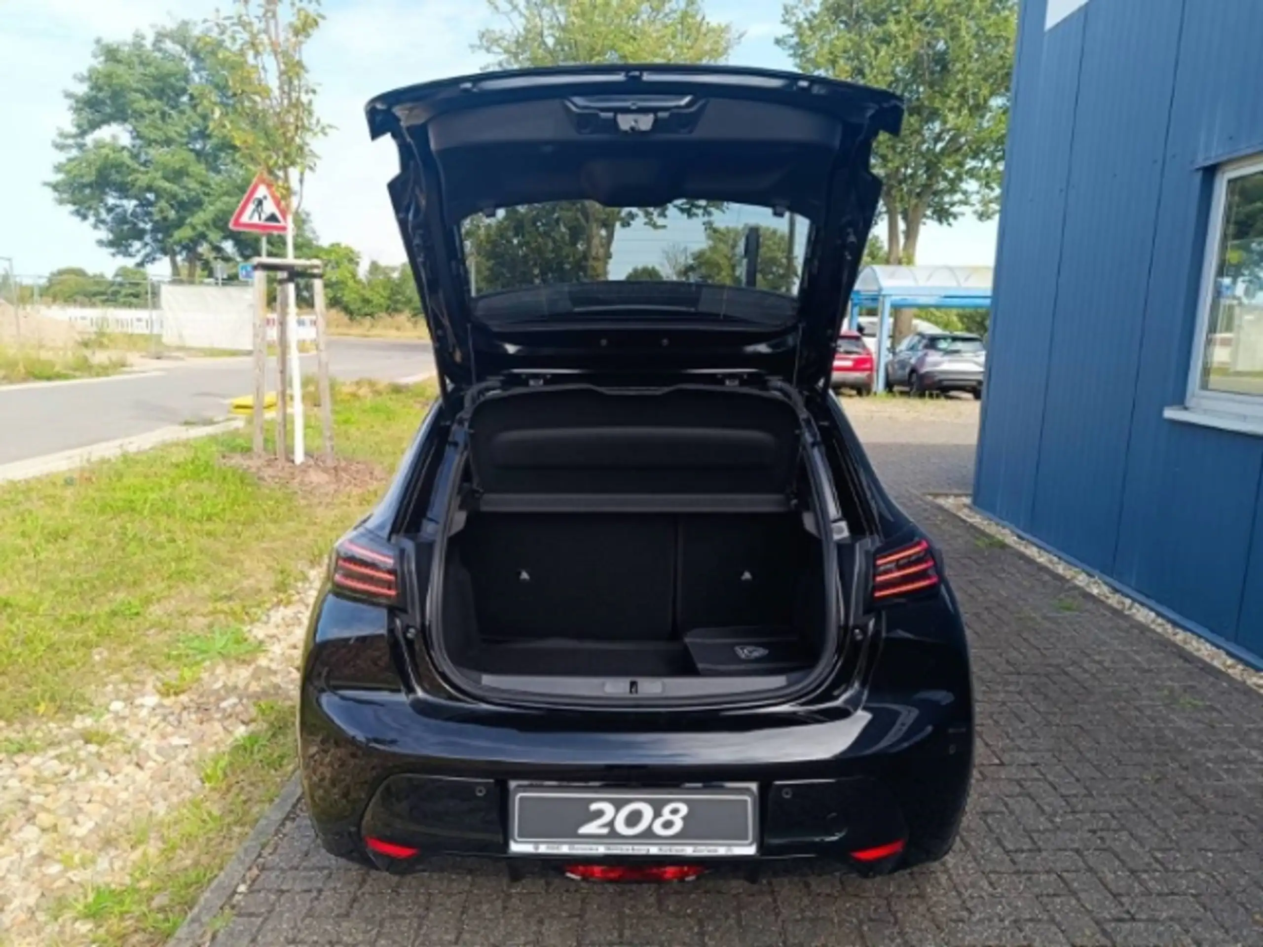 Peugeot - 208