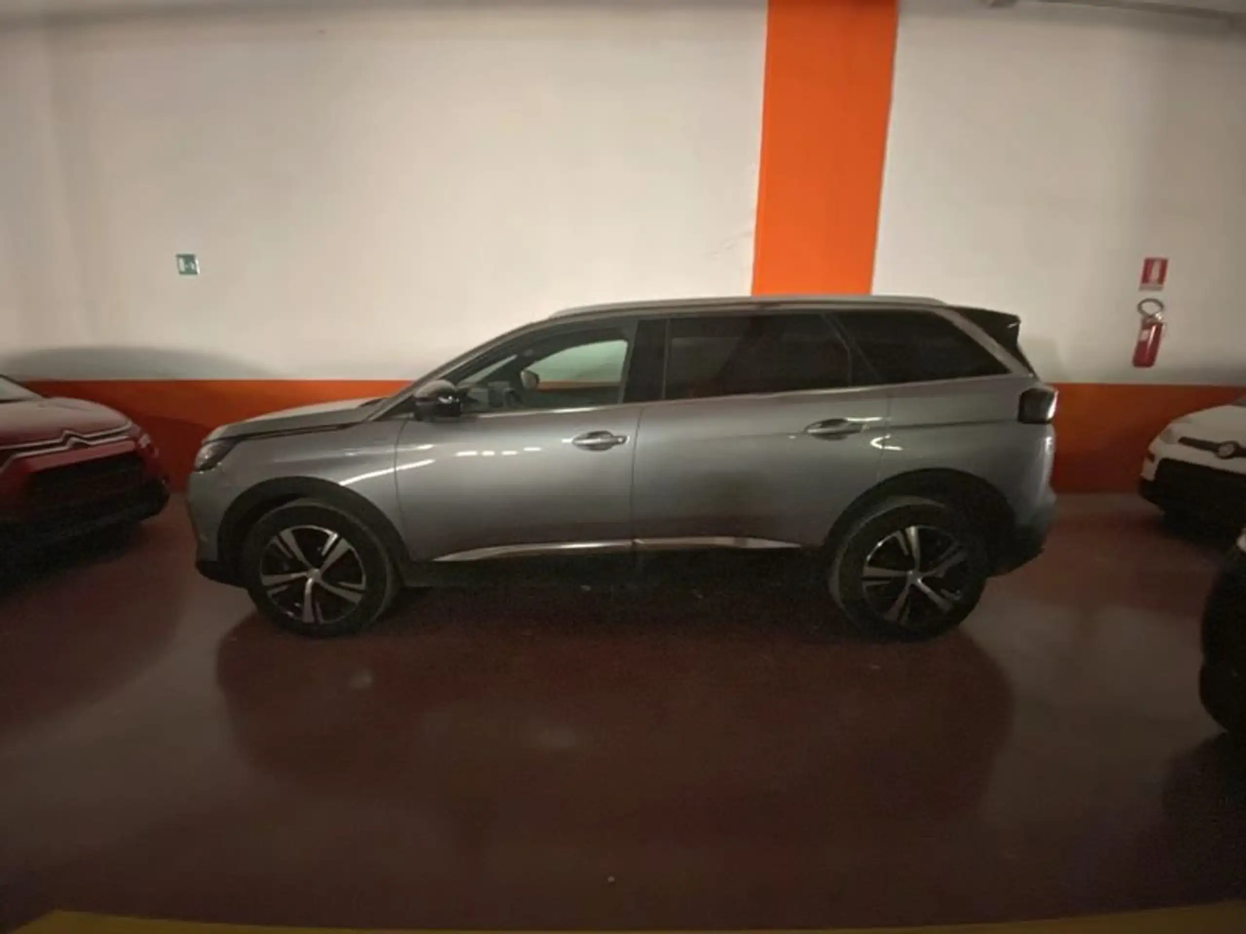 Peugeot - 5008