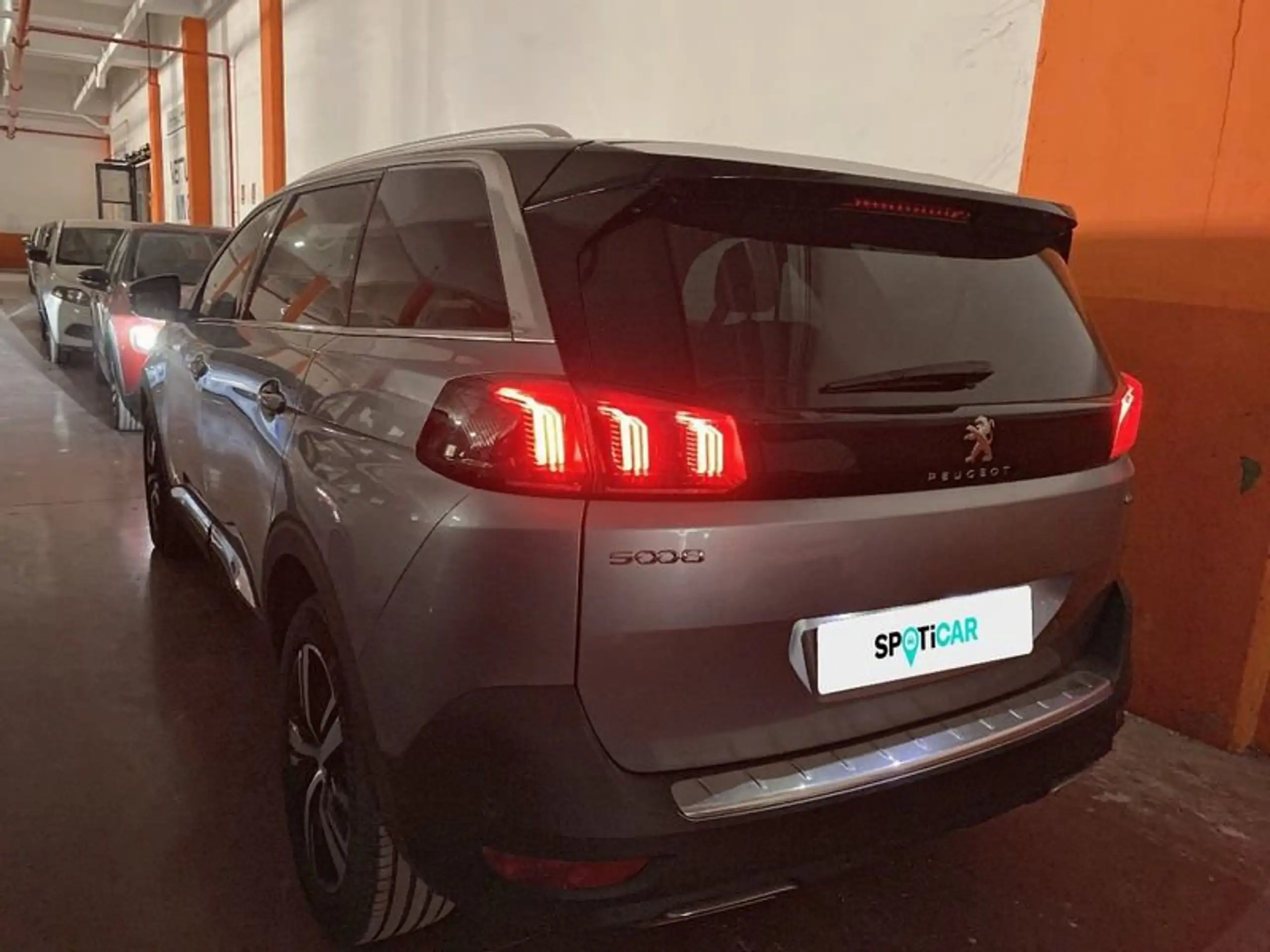 Peugeot - 5008