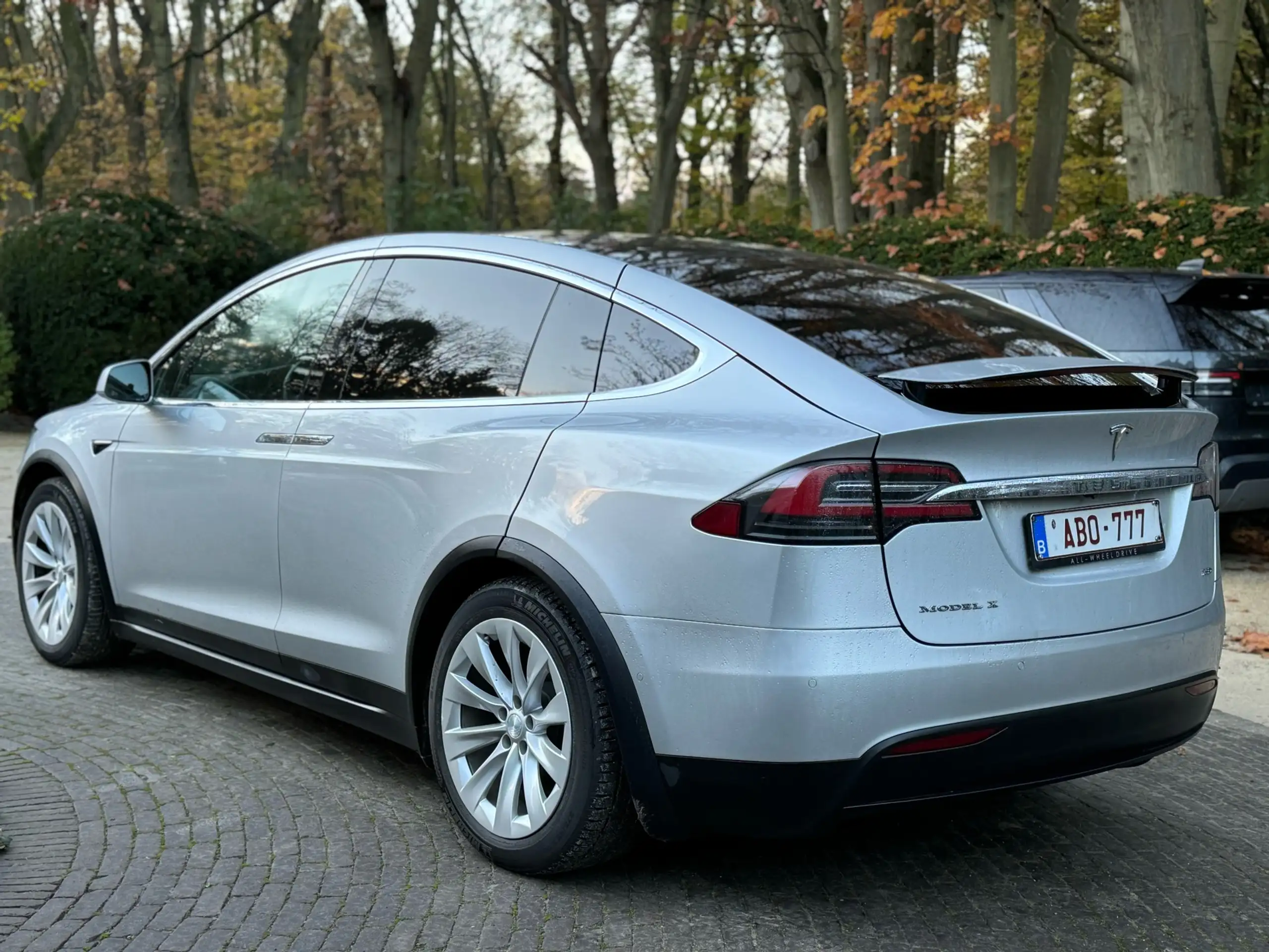 Tesla - Model X