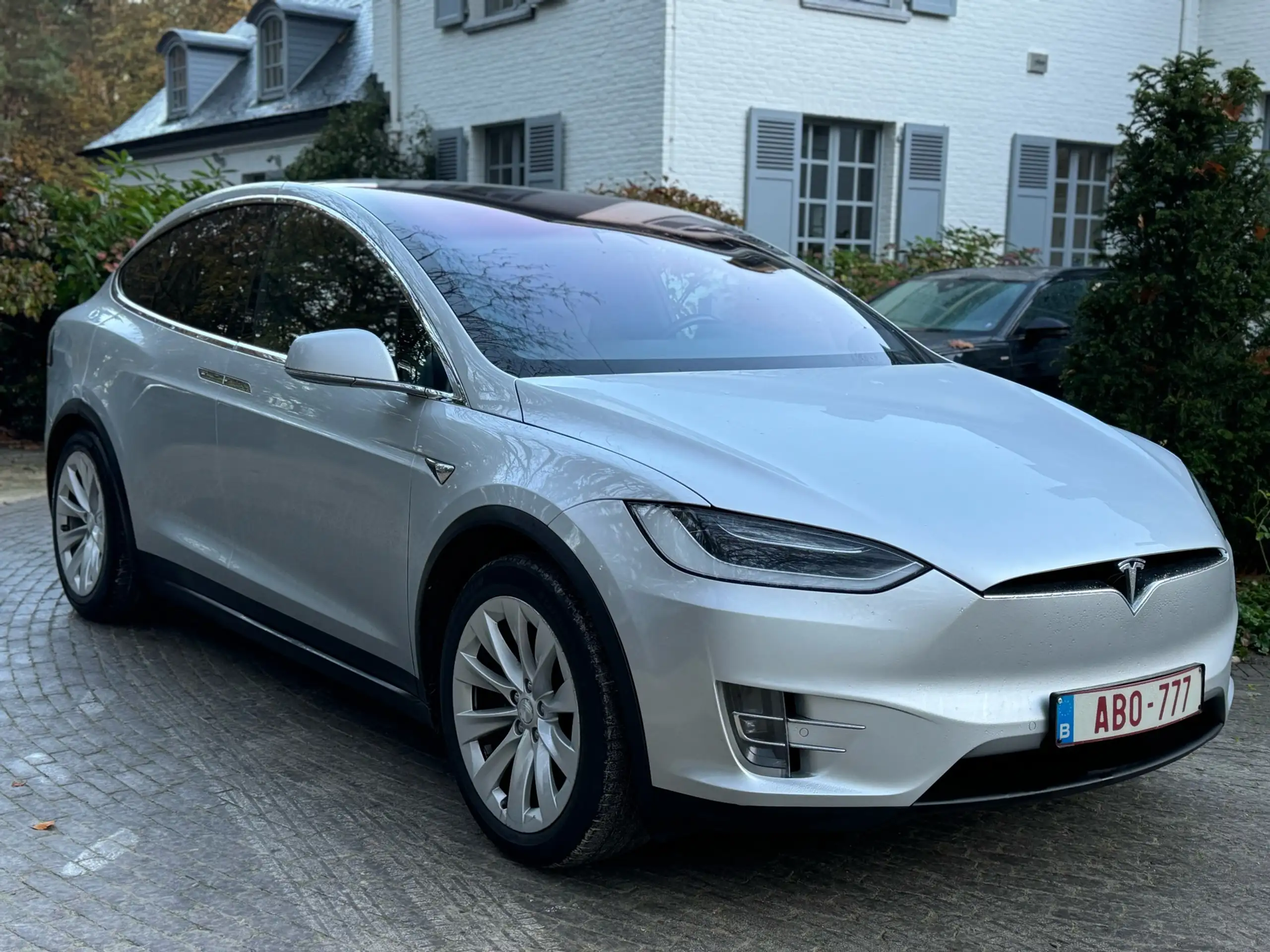 Tesla - Model X