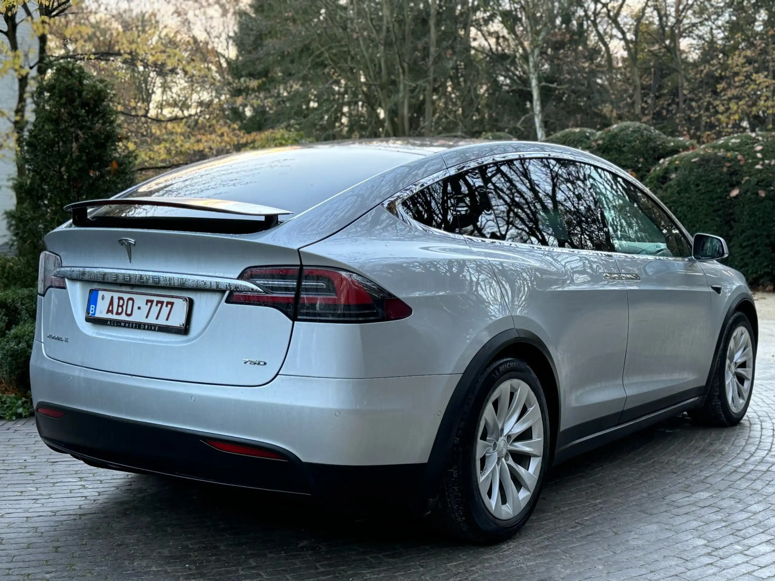 Tesla - Model X