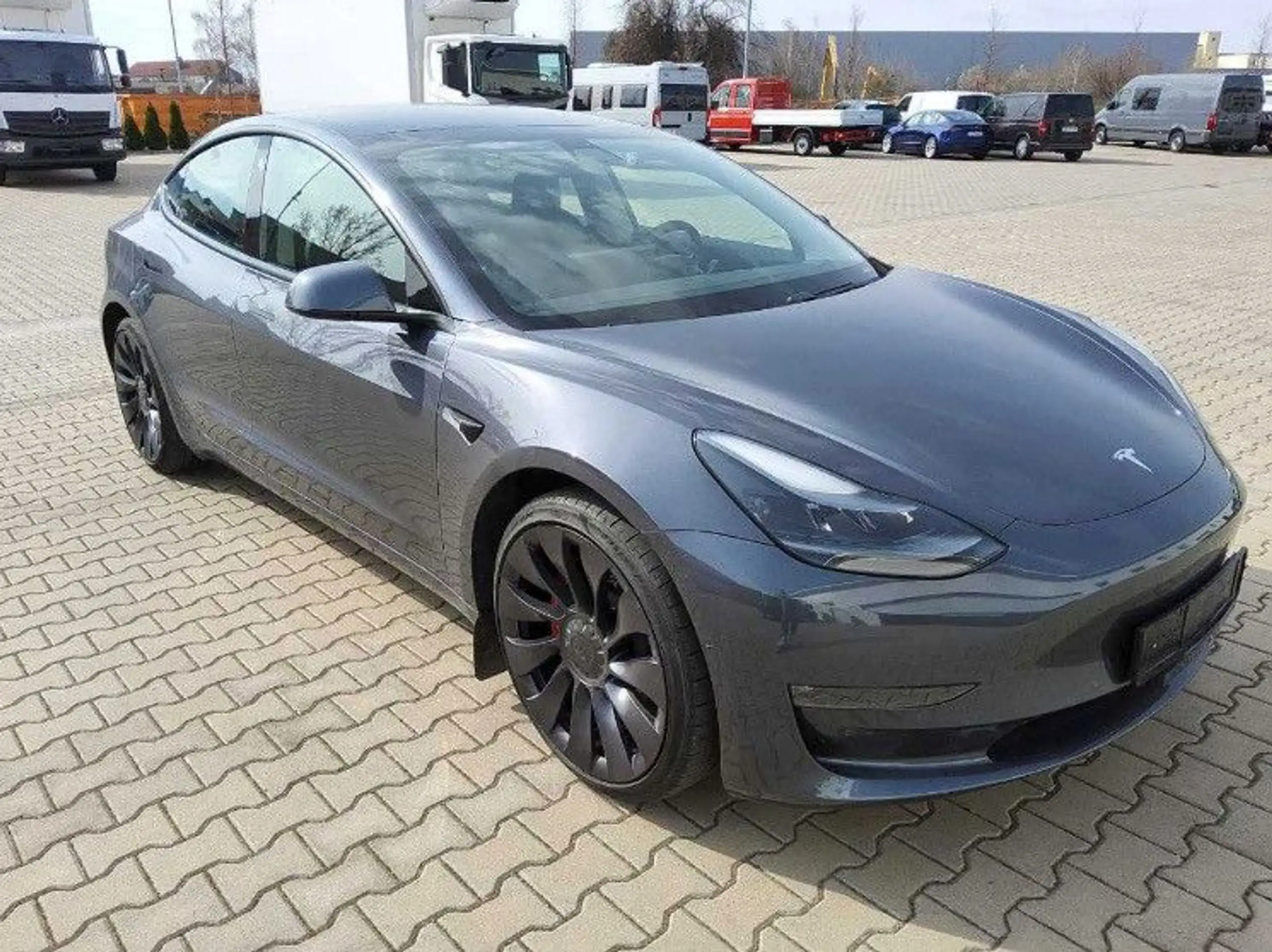 Tesla - Model 3