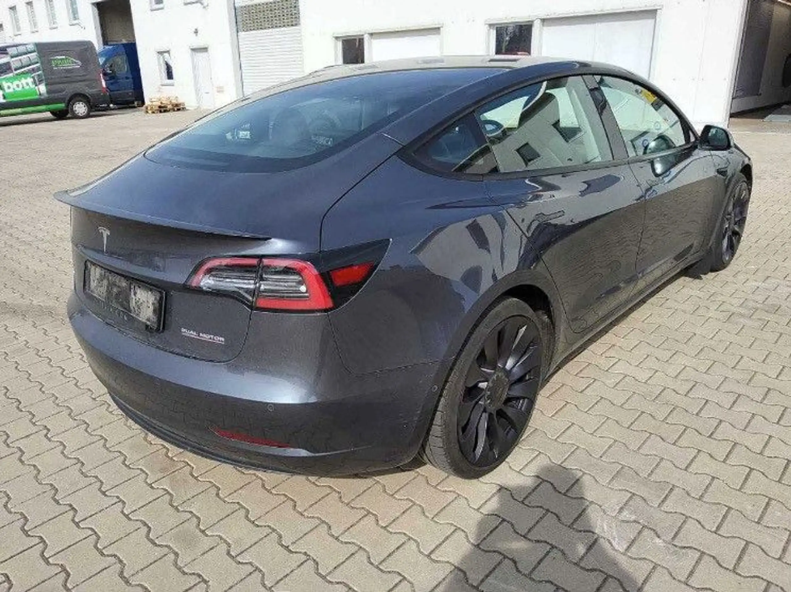 Tesla - Model 3