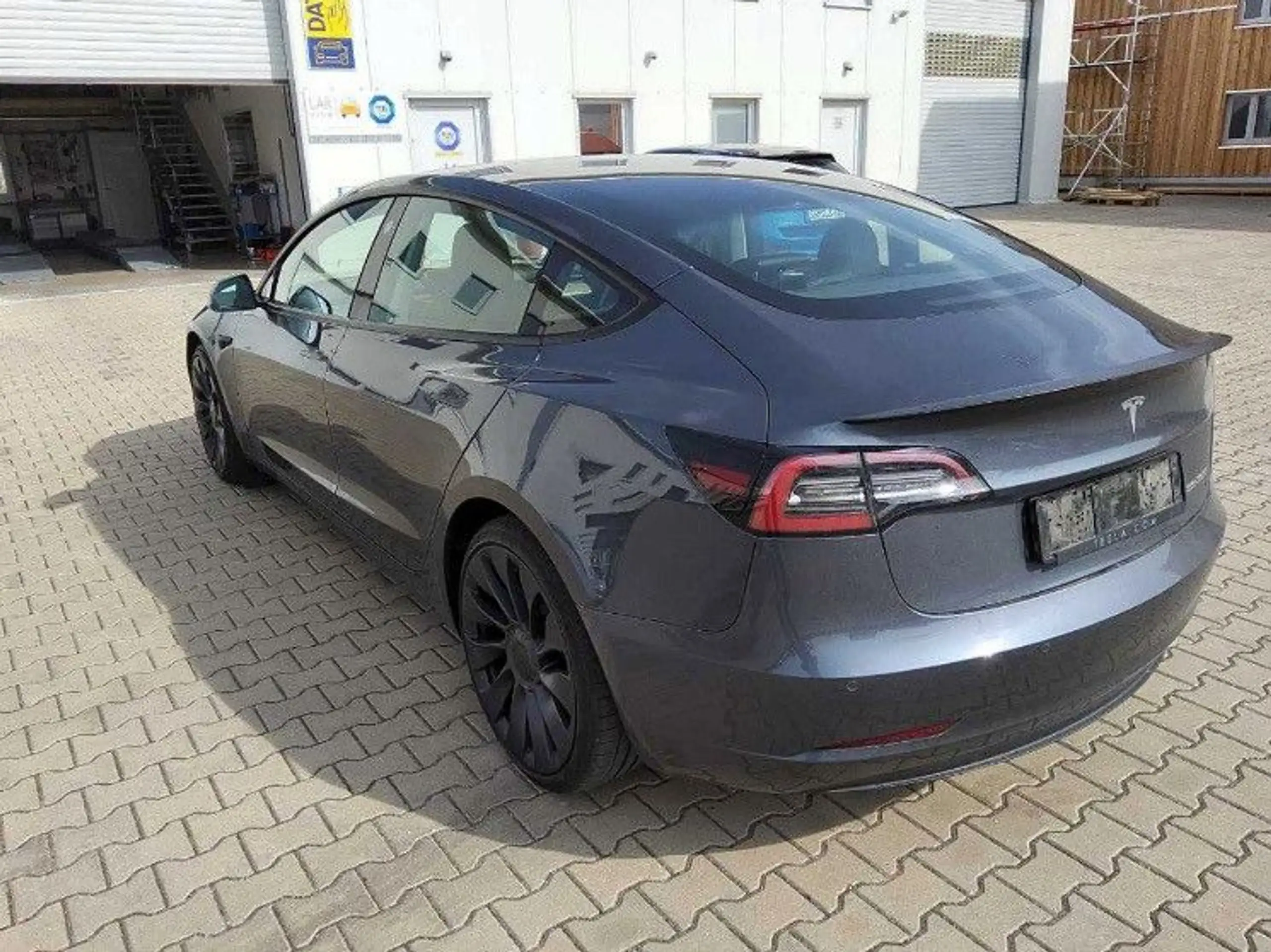 Tesla - Model 3