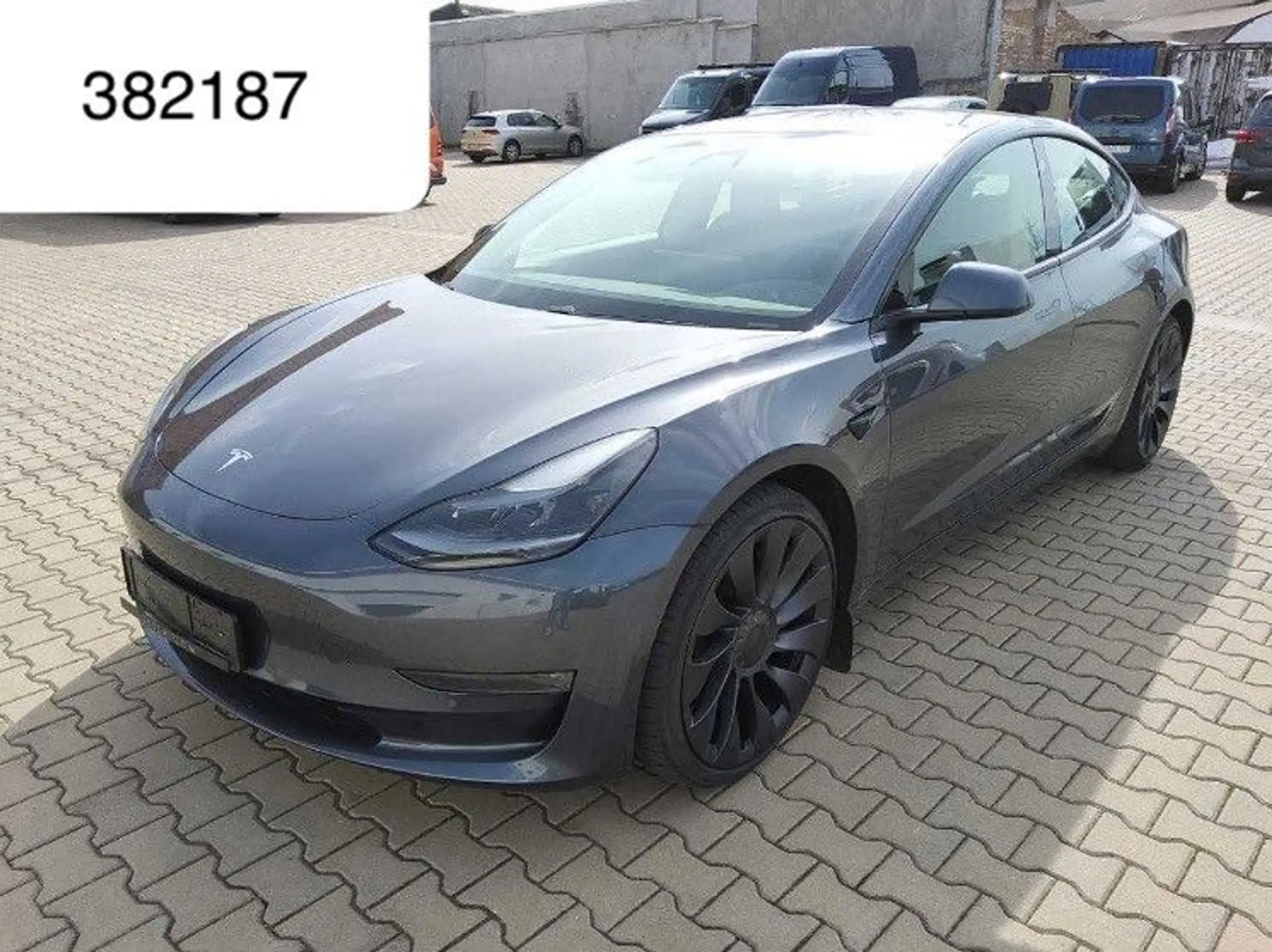 Tesla - Model 3